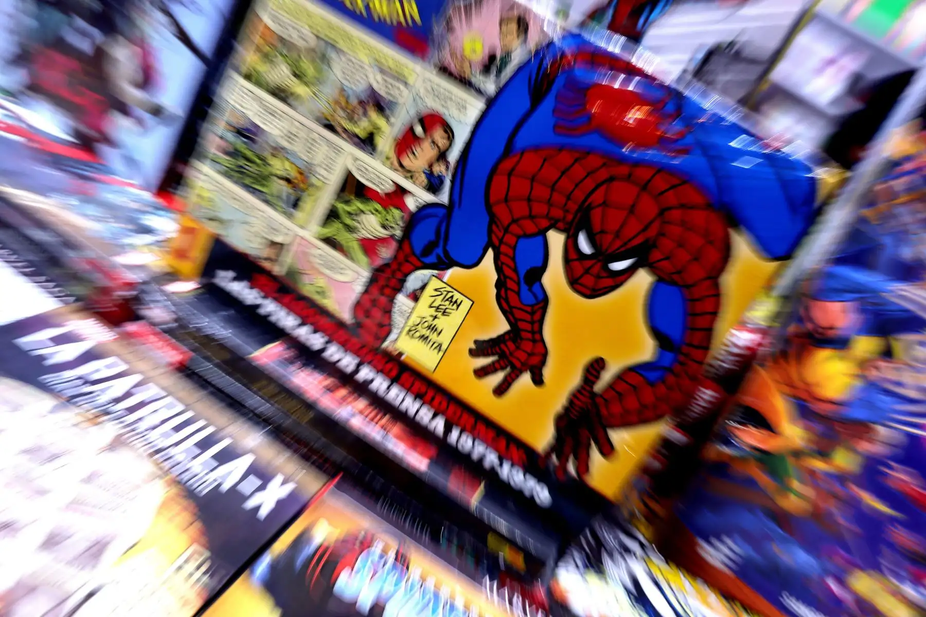 Comics de Spiderman, libros de Harry Potter en los stands de la librería Crisol.Feria Internacional del Libro de Lima. Foto: ANDINA / Lino Chipana.