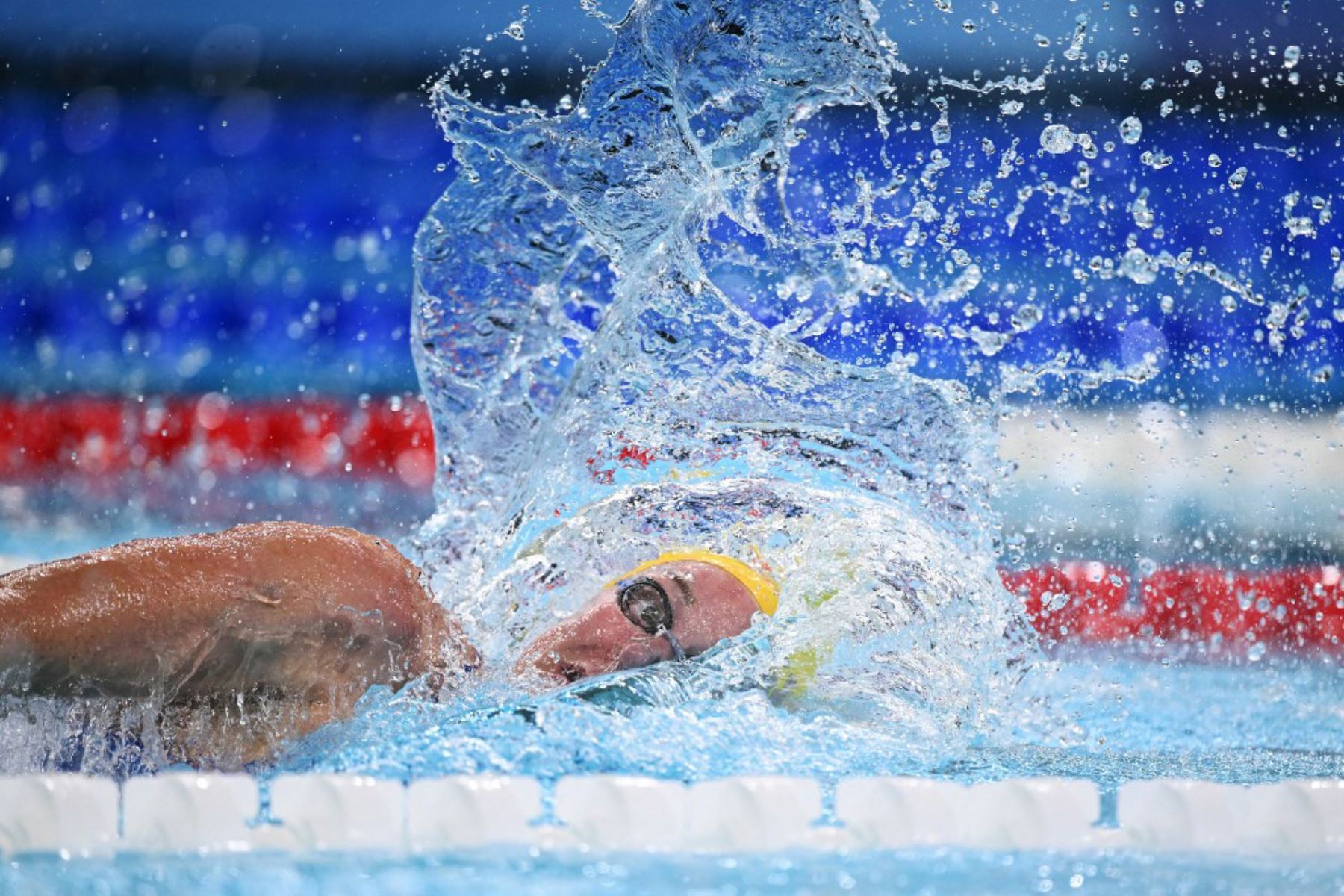 La sueca Sarah Sjoestroem compite en una prueba de natación femenina de 100 m estilo libre durante los Juegos Olímpicos de París 2024. Foto: AFP