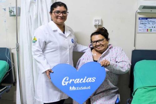 Médicos de EsSalud devuelven la movilidad en el brazo a mujer de 67 años con artrosis severa. Foto: Andina/Difusión