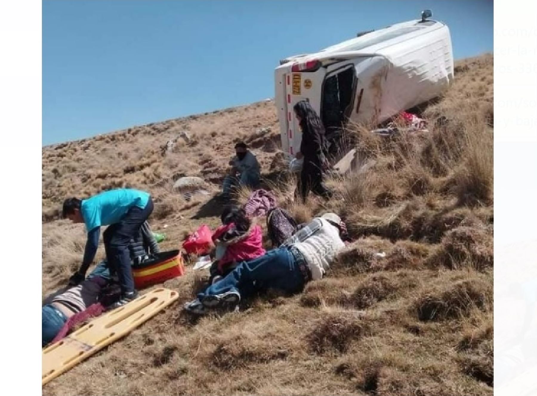 Ocho miembros de una familia resultan heridos tras despiste de miniván. El accidente ocurrió en el distrito de Santa Bárbara de Carhuacayán, provincia de Yauli, región Junín. ANDINA/Difusión