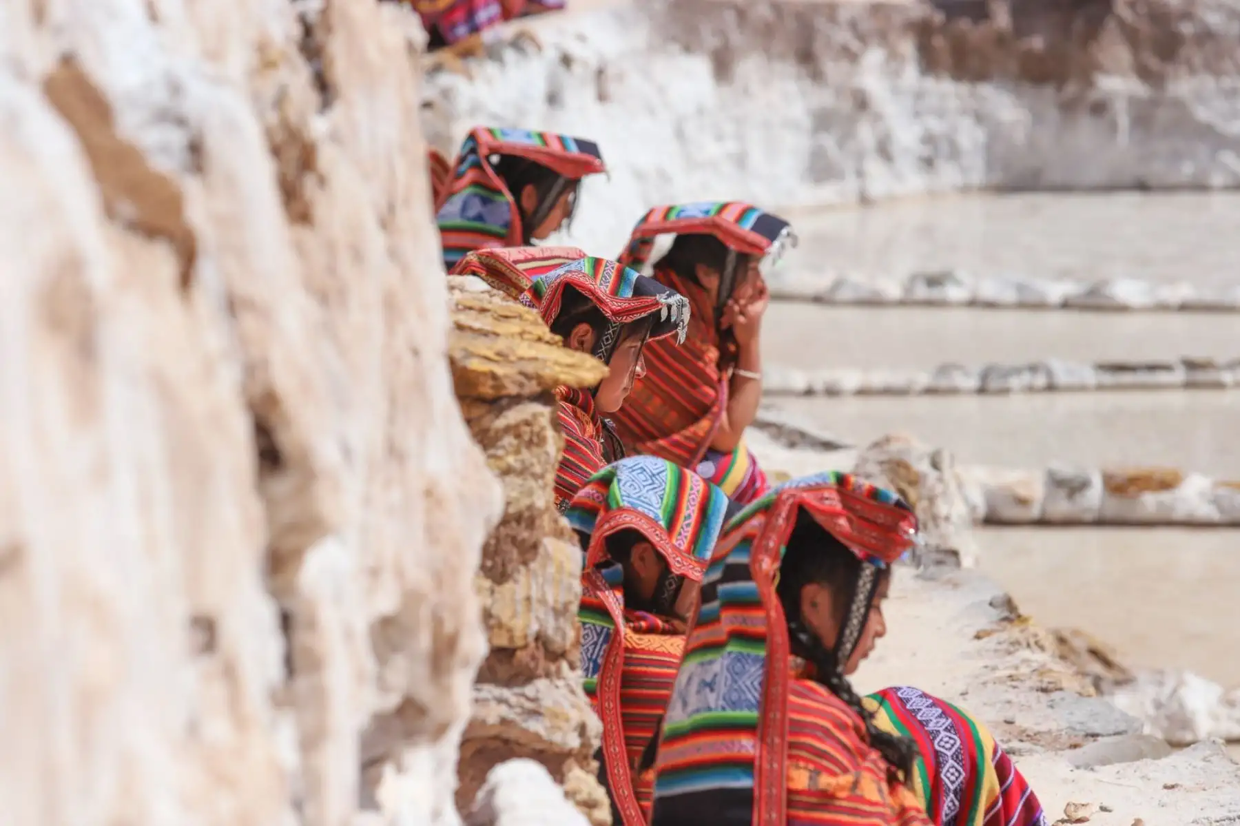 En las Salineras de Maras, ubicadas en la provincia de Urubamba, en el Cusco, se escenificó por primera vez el “Kachi Raymi” o fiesta de la Sal, expresión cultural que busca revalorar la ancestral extracción de este mineral para la supervivencia. Foto: Percy Hurtado