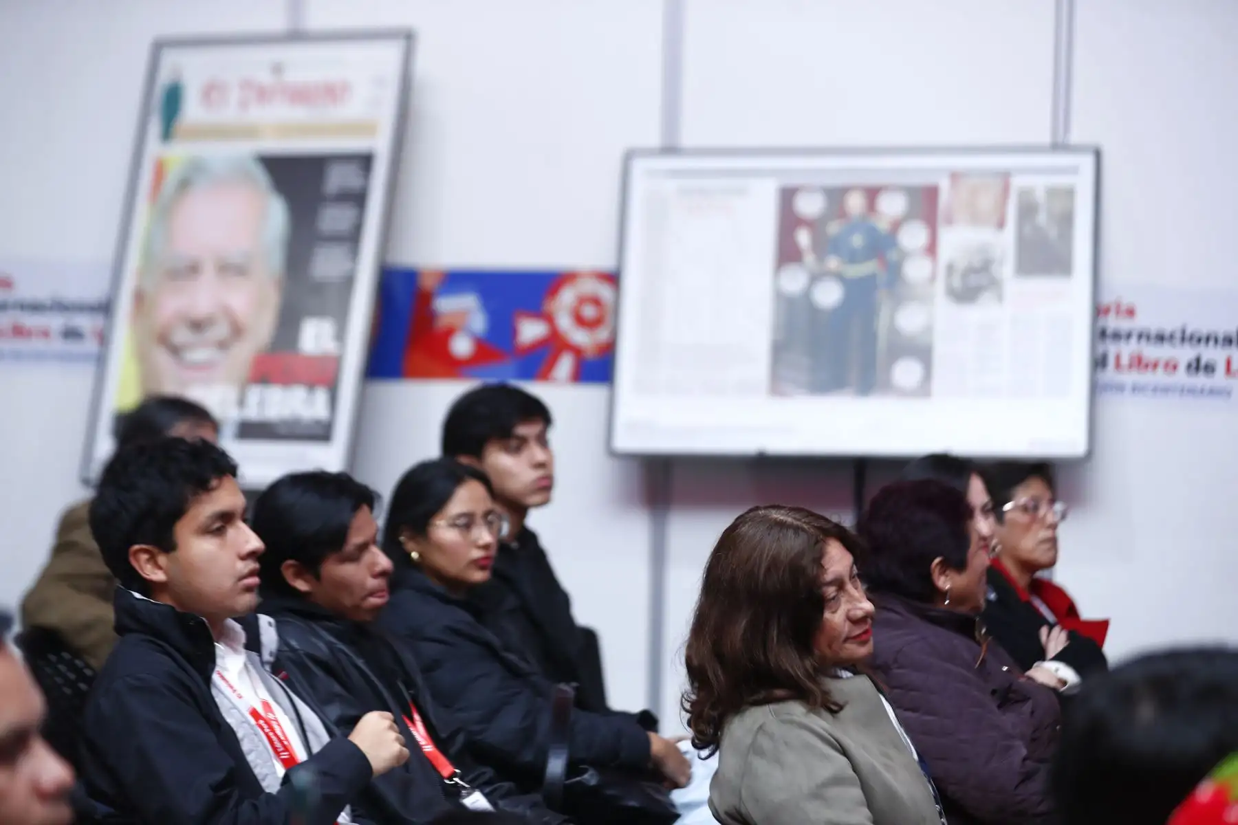Durante el conversatorio "Diario Oficial El Peruano Rumbo al Bicentenario", realizado en la Feria Internacional del Libro de Lima, se expuso la historia del diario, los servicios informativos que ofrece, y además la labor que realiza para que el público en general conozca mas el primer diario de América.
Foto: ANDINA/Daniel Bracamonte