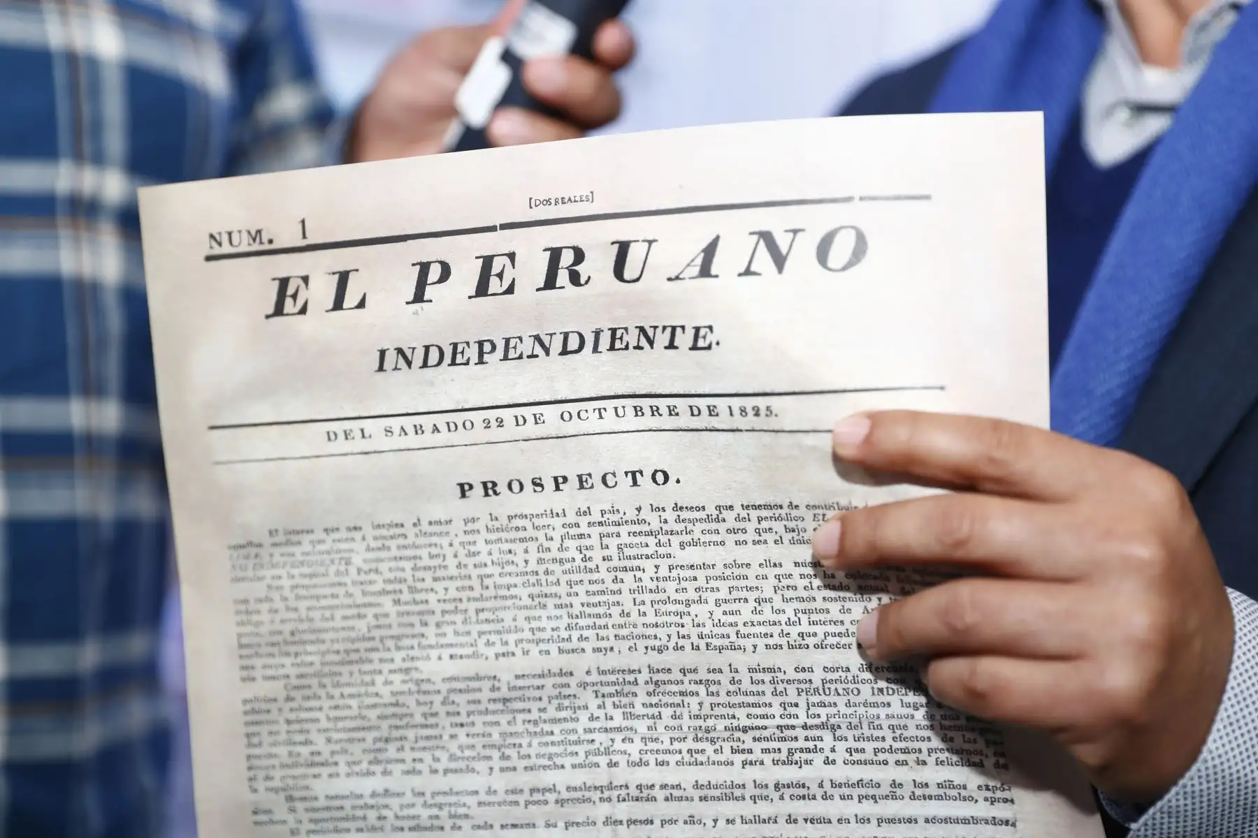 Durante el conversatorio "Diario Oficial El Peruano Rumbo al Bicentenario", realizado en la Feria Internacional del Libro de Lima, se expuso la historia del diario, los servicios informativos que ofrece, y además la labor que realiza para que el público en general conozca mas el primer diario de América.
Foto: ANDINA/Daniel Bracamonte