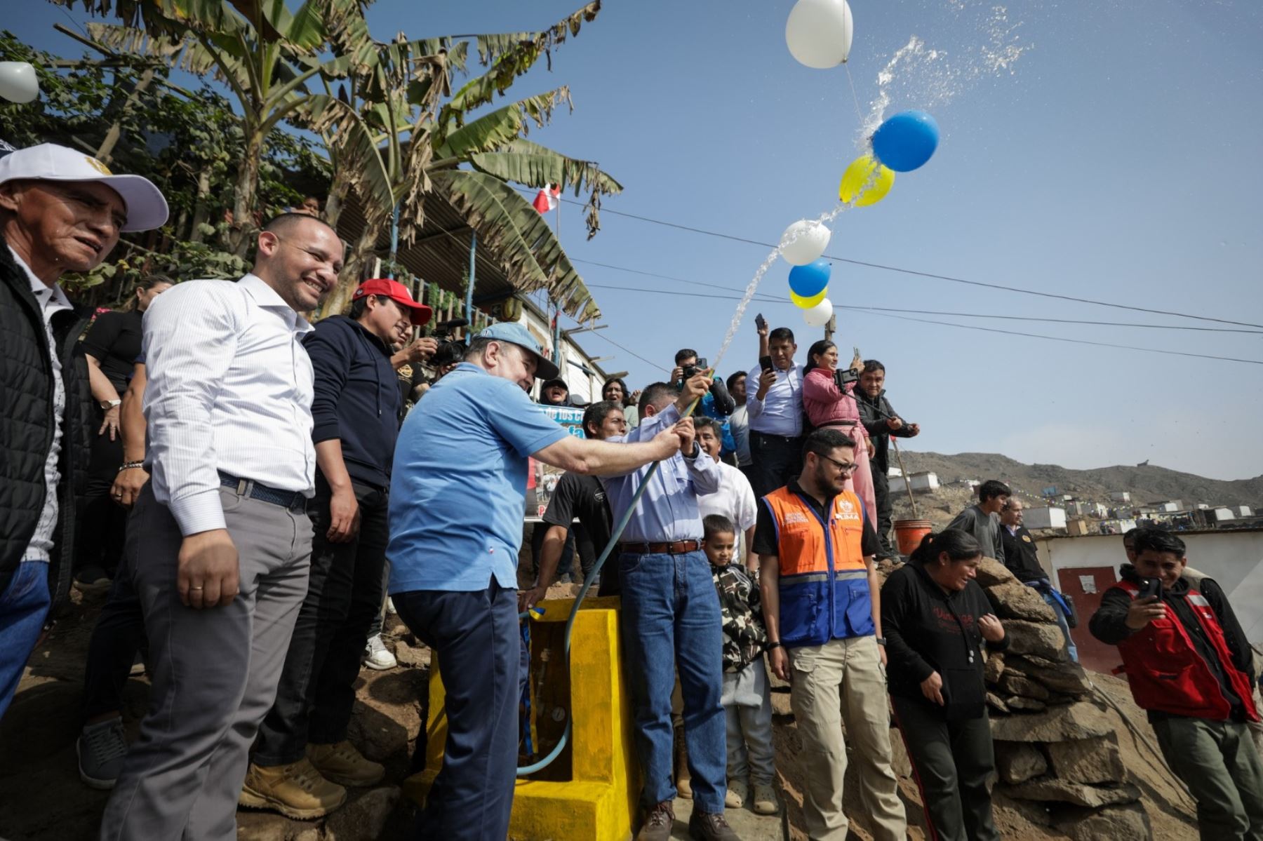 Rafael López-Aliaga, alcalde de Lima, inauguró servicio de agua potable en el asentamiento humano Juan Pablo II. Foto: difusión.