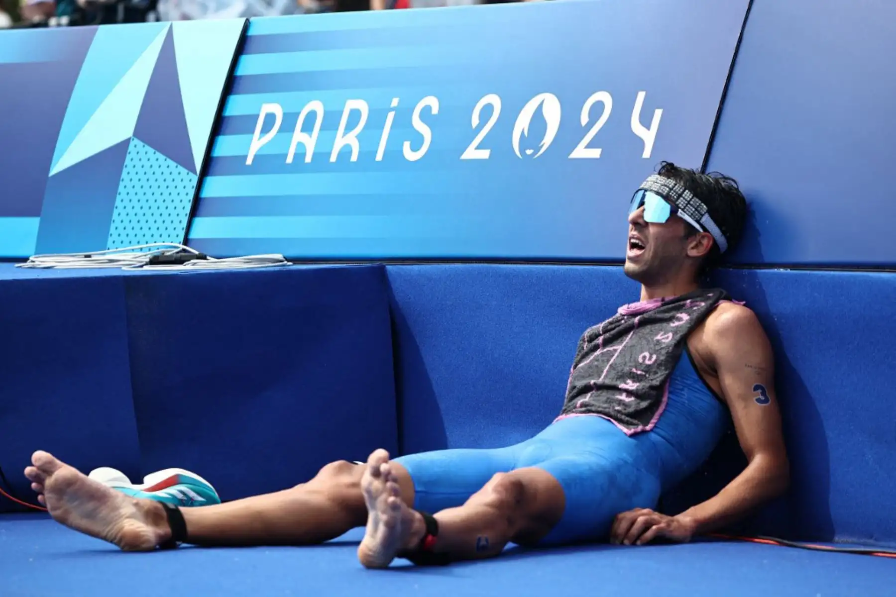 Gianluca Pozzatti de Taly reacciona después del triatlón individual masculino en los Juegos Olímpicos de París 2024. Foto: AFP
