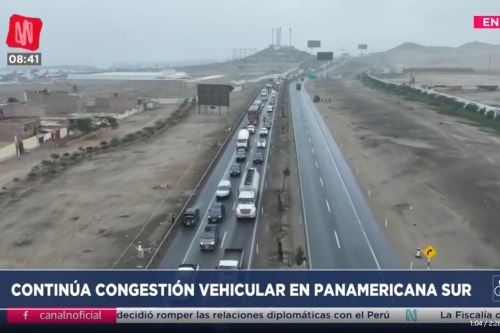 Reportan gran congestión vehicular por accidente de tráiler en Panamericana Sur. Foto:Captura TV
