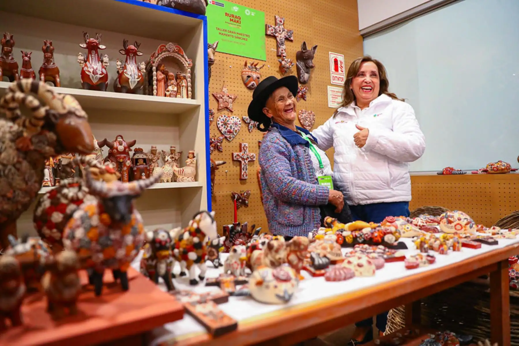 Presidenta de la república, Dina Boluarte, participa en la ceremonia de clausura de la exposición venta de artesanía y arte tradicional Ruraq Maki - Antayetachari Akoki. Foto: ANDINA/Prensa Presidencia
