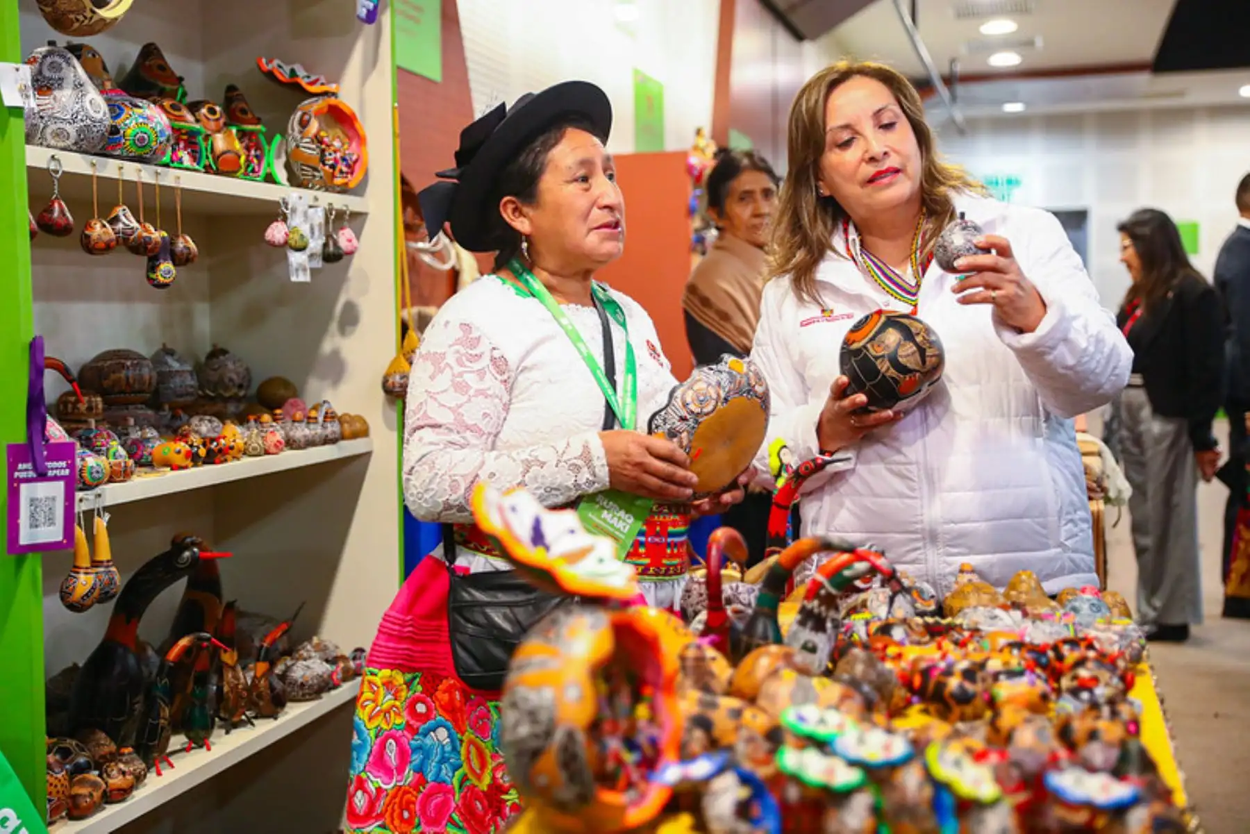 Presidenta de la república, Dina Boluarte, participa en la ceremonia de clausura de la exposición venta de artesanía y arte tradicional Ruraq Maki - Antayetachari Akoki. Foto: ANDINA/Prensa Presidencia