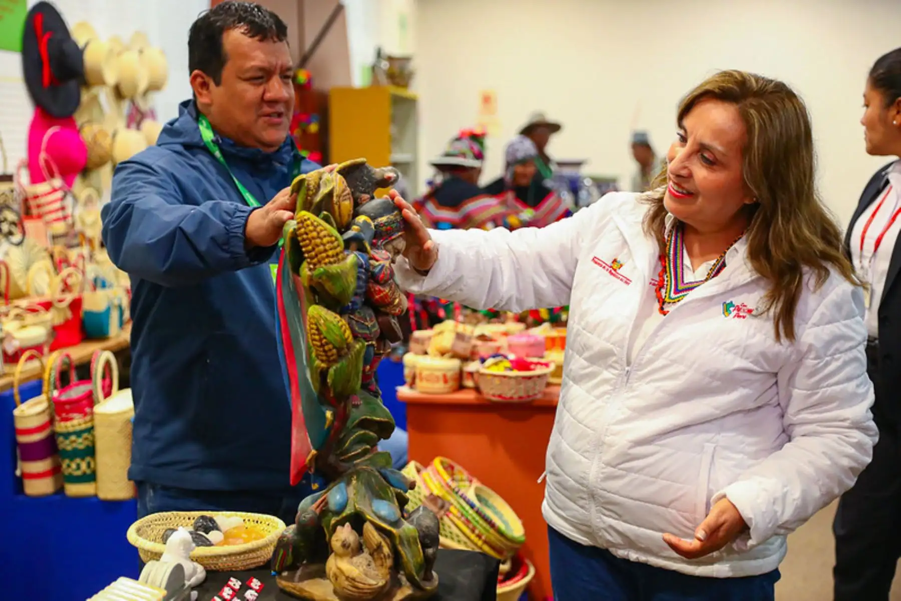 Presidenta de la república, Dina Boluarte, participa en la ceremonia de clausura de la exposición venta de artesanía y arte tradicional Ruraq Maki - Antayetachari Akoki. Foto: ANDINA/Prensa Presidencia