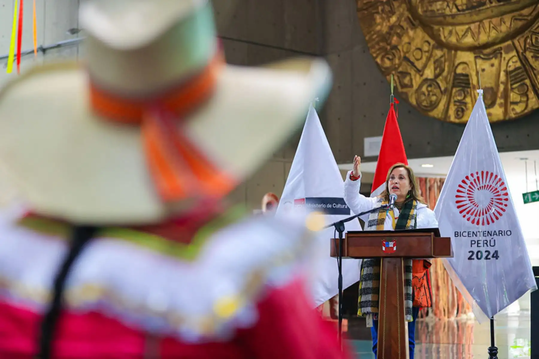 Presidenta de la república, Dina Boluarte, participa en la ceremonia de clausura de la exposición venta de artesanía y arte tradicional Ruraq Maki - Antayetachari Akoki. Foto: ANDINA/Prensa Presidencia