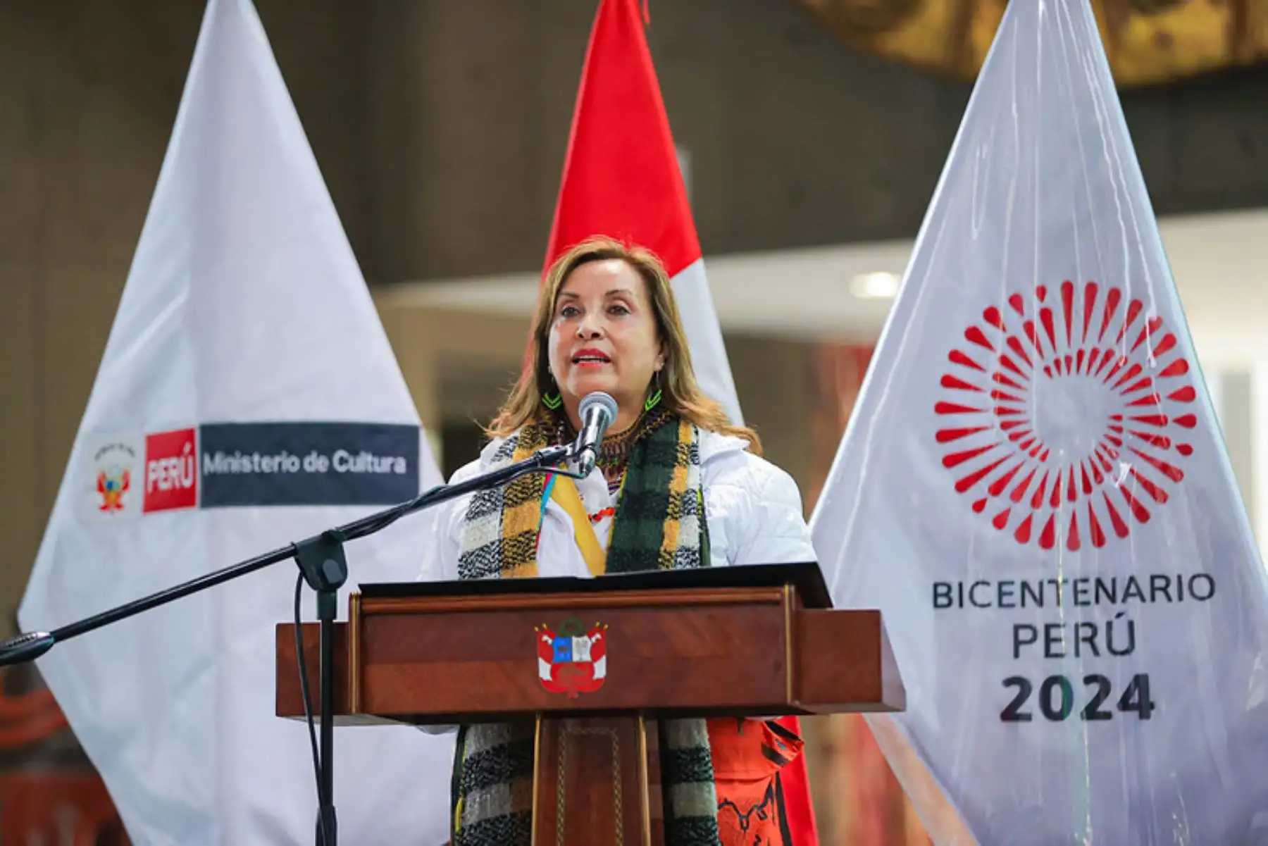 Presidenta de la república, Dina Boluarte, participa en la ceremonia de clausura de la exposición venta de artesanía y arte tradicional Ruraq Maki - Antayetachari Akoki. Foto: ANDINA/Prensa Presidencia