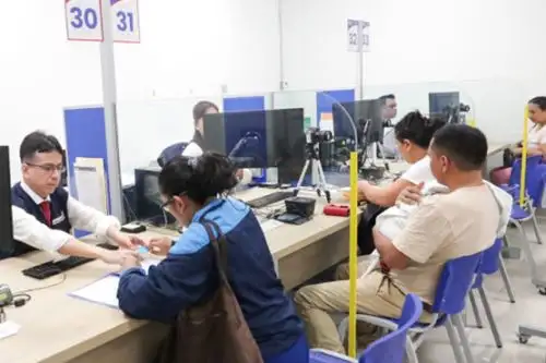 Es importante reiterar que, para poder programar el retiro de las licencias de conducir en los establecimientos mencionados, los usuarios deben haber aprobado previamente los exámenes médicos, de conocimientos y de manejo, de acuerdo al tipo de licencia que estén tramitando. Foto: ANDINA/Difusión