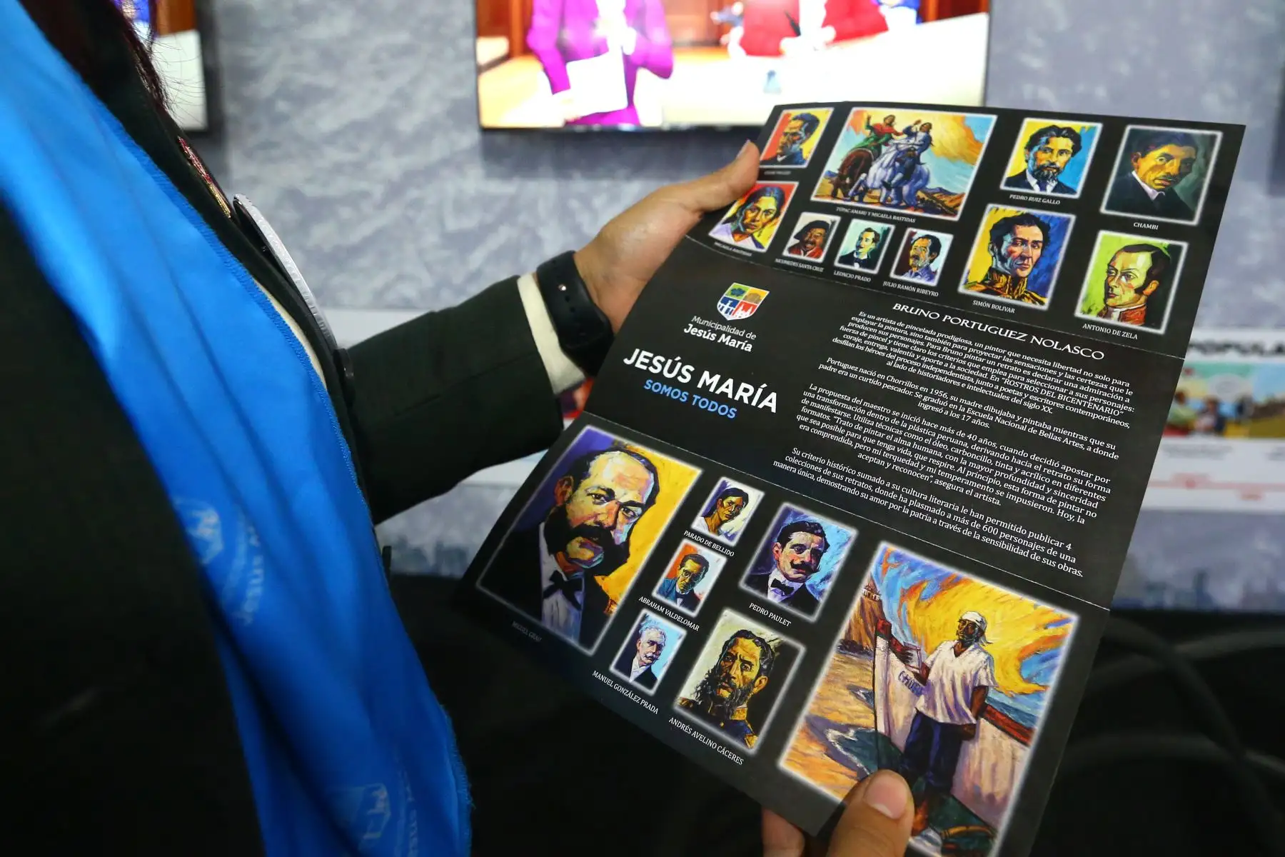 Personajes del Bicentenario muestran y escenifican  la historia  en la Feria Internacional del Libro. En la imagen, la instalación que promueve  la Municipalidad de Jesús María en el pabellón denominado " Rostros del Bicentenario " .
Foto: ANDINA/Eddy Ramos