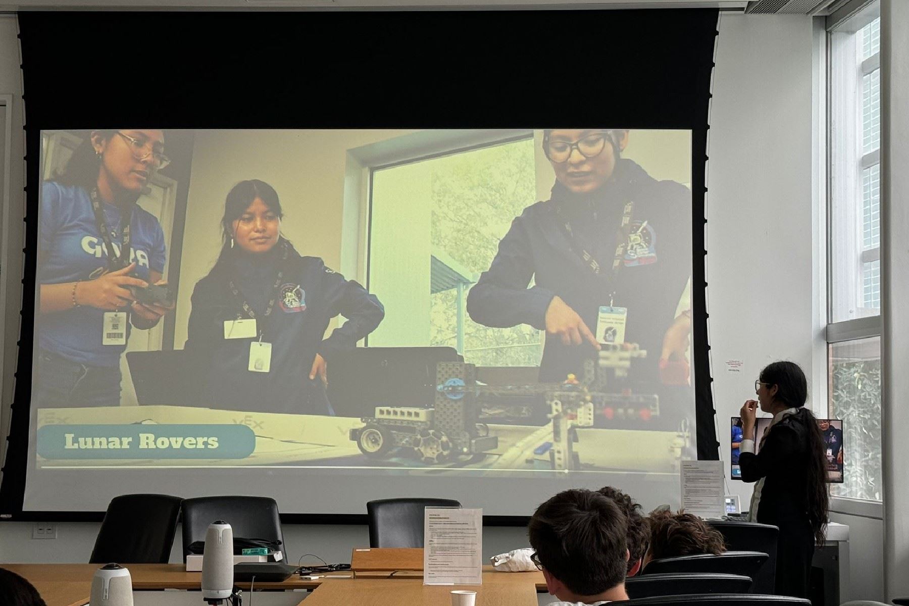 El programa internacional Beca NextGen Leader busca premiar a los líderes locales y capacitarlos para reforzar su habilidad de conectar con una audiencia. Foto: IEI Perú.