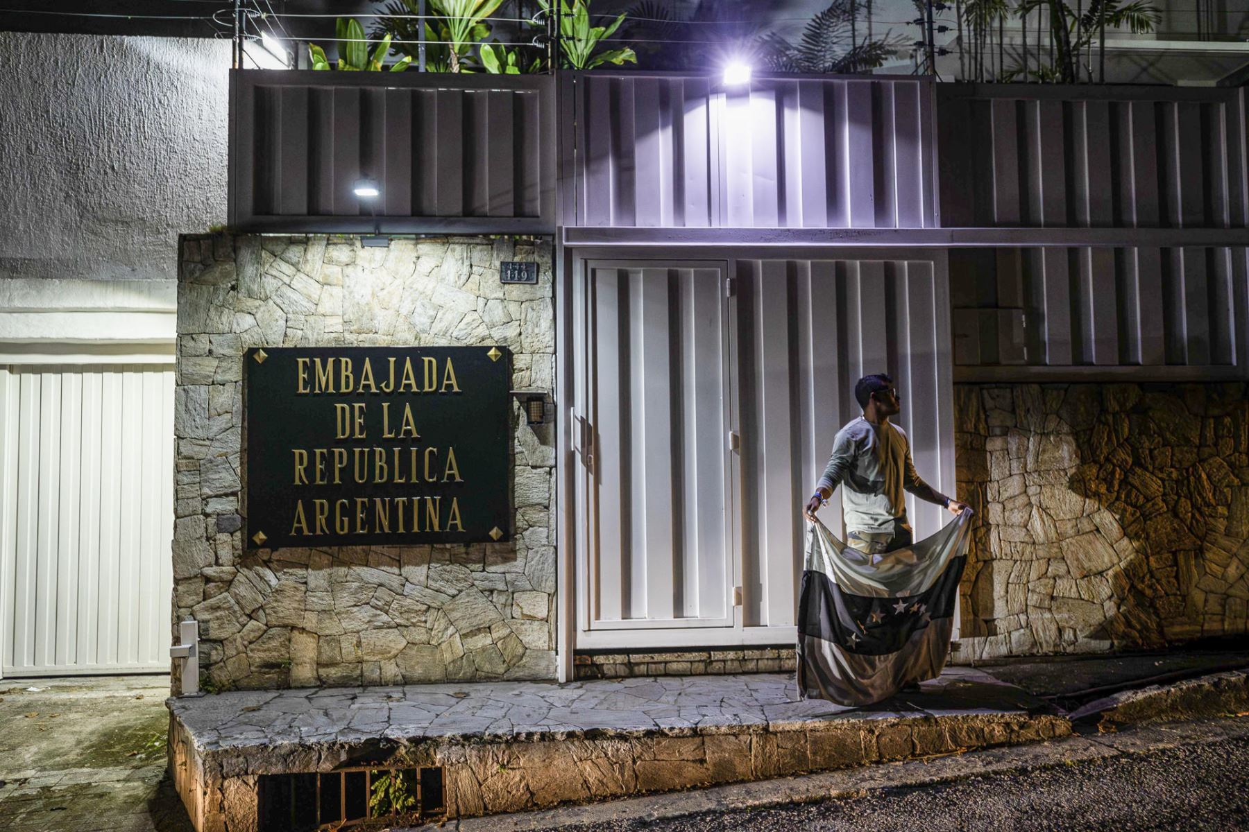 Brasil asume la representación argentina en Venezuela tras salida de sus diplomáticos.