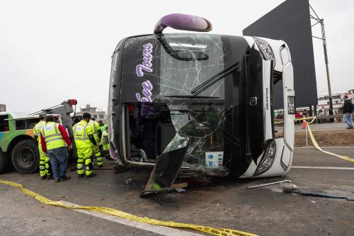 Accidente en Lurín: cuatro muertos tras volcadura de bus