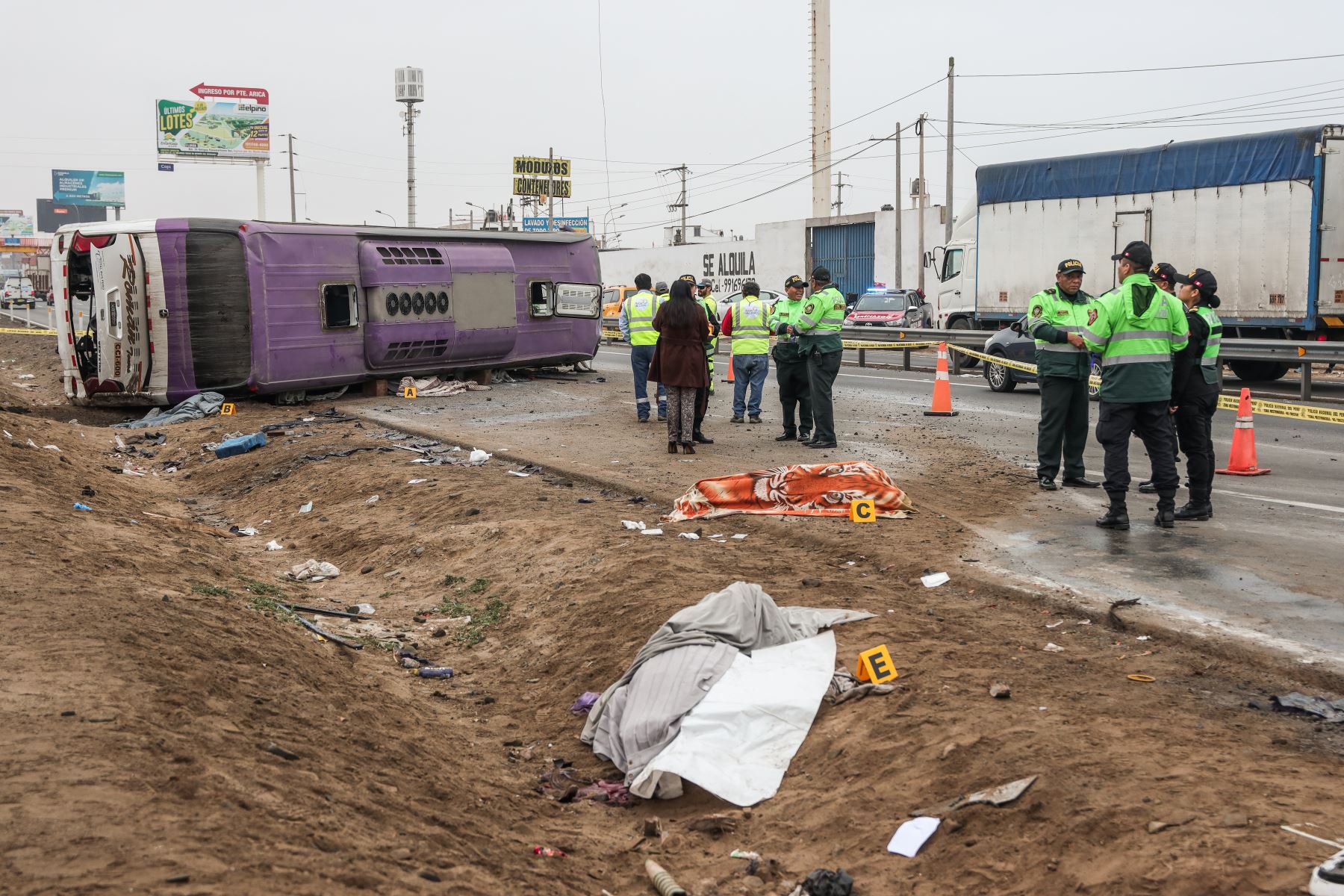 Accidente en Lurín, a la altura del km. 34 de la Panamericana Sur dejó 4 personas fallecidas. Foto: ANDINA/ Connie Calderón