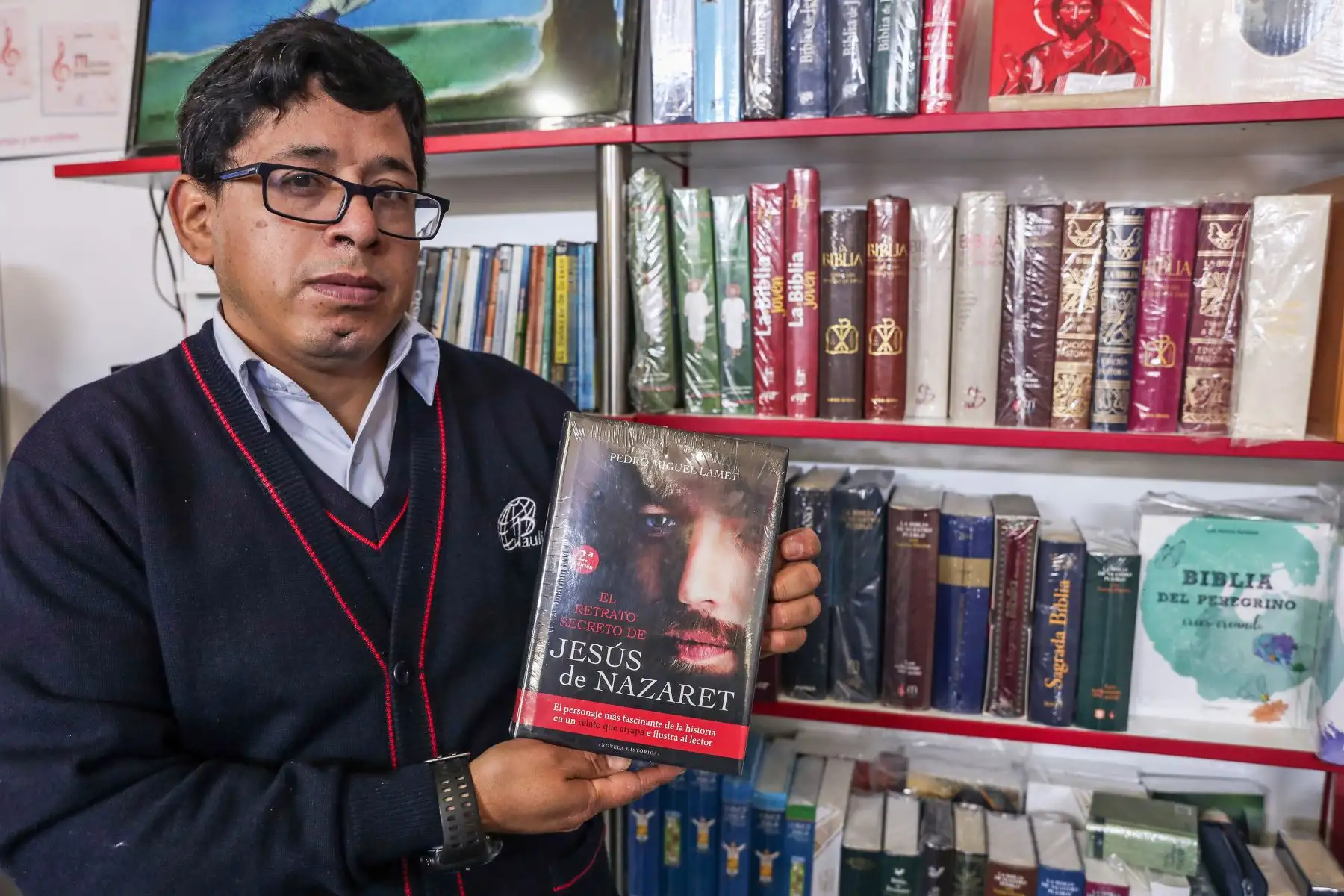 Colecciones de libros, revistas y agendas religiosas forman parte de la variedad de opciones que tiene la Feria Internacional del Libro de Lima 2024. Foto: ANDINA/Connie Calderon