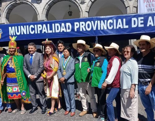 Con el repique de campanas y el ritual ancestral de pago a la tierra la ciudad de Arequipa inició esta mañana las actividades por su 484° aniversario de fundación española. ANDINA/Difusión