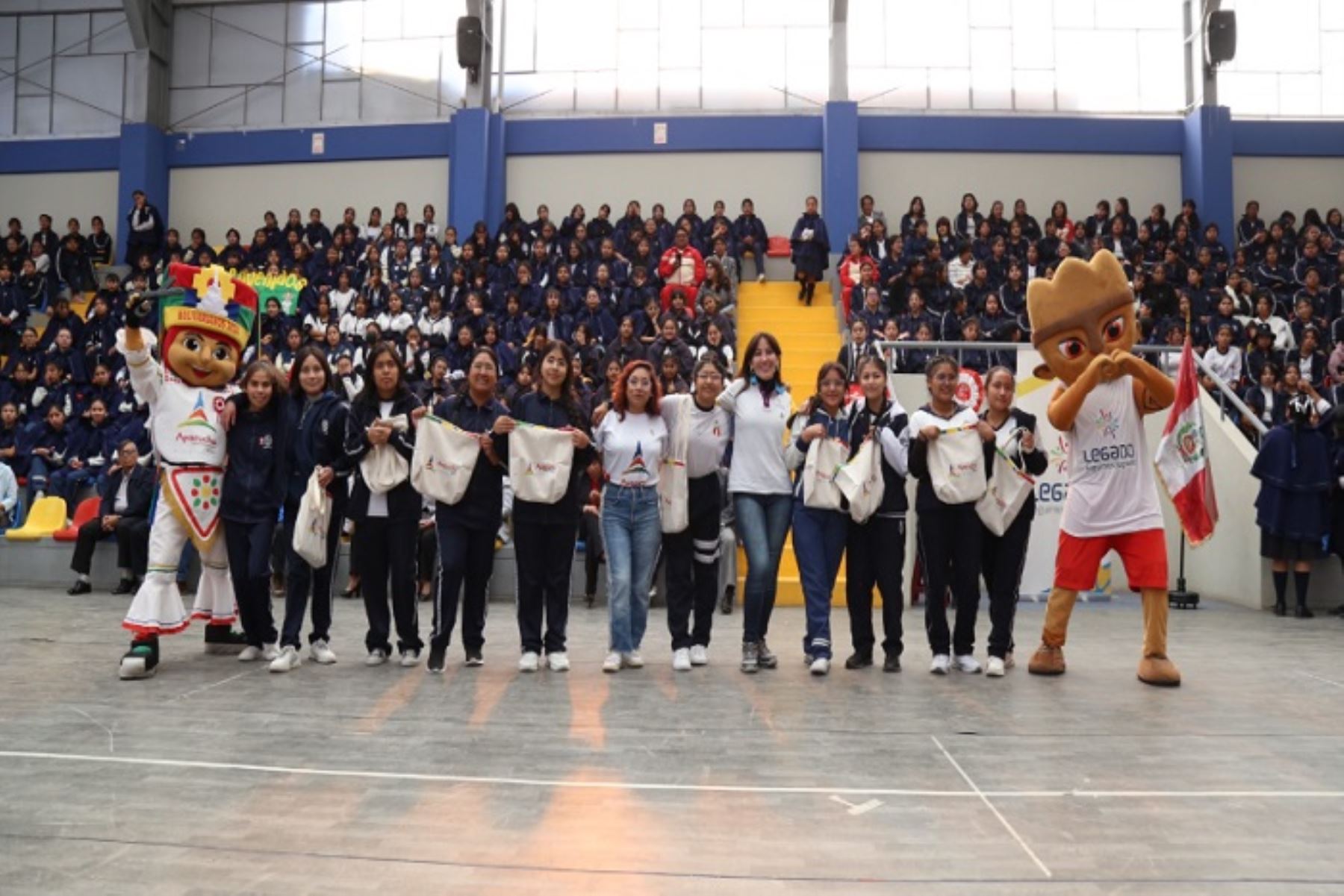 Cada una de las actividades cuenta con la presencia de Danzaq, personaje oficial de los Juegos, quien recorre la región Ayacucho.