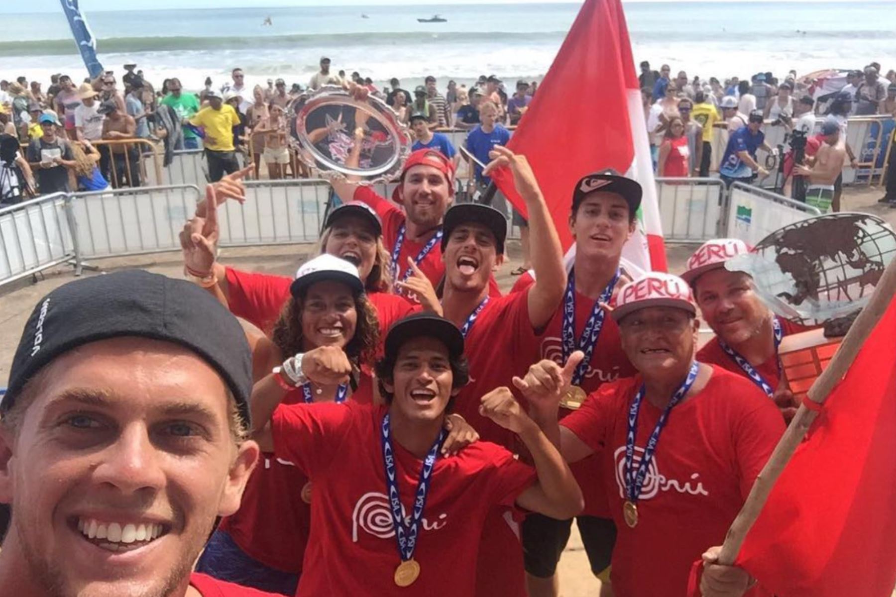 Integrante de la selección peruana de surf, campeón mundial del ISA World Surfing Games en Costa Rica 2016. Foto: Instagram/@alonsocorrea