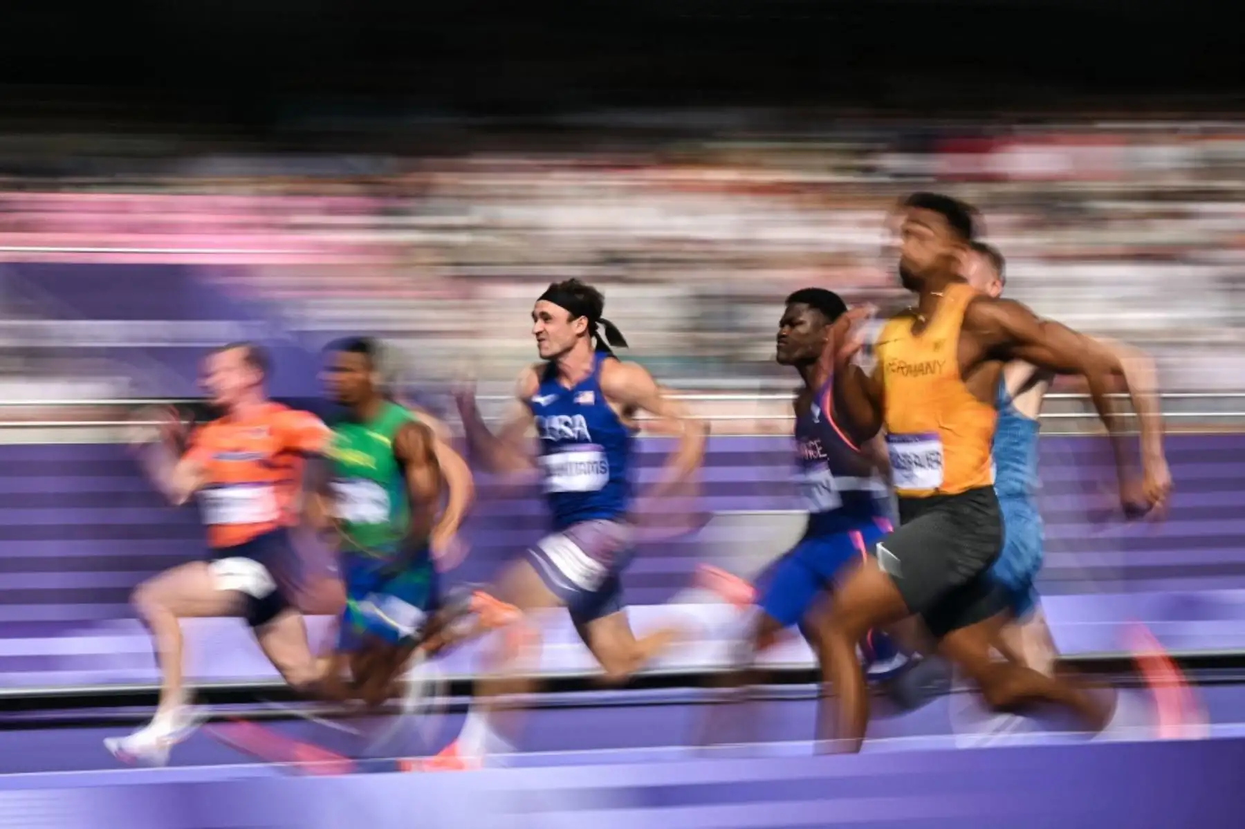 El estadounidense Harrison Williams, compite en el decatlón masculino de 100 metros de la prueba de atletismo de los Juegos Olímpicos de París 2024 en el Stade de France en Saint-Denis, al norte de París, el 2 de agosto de 2024. Foto: AFP