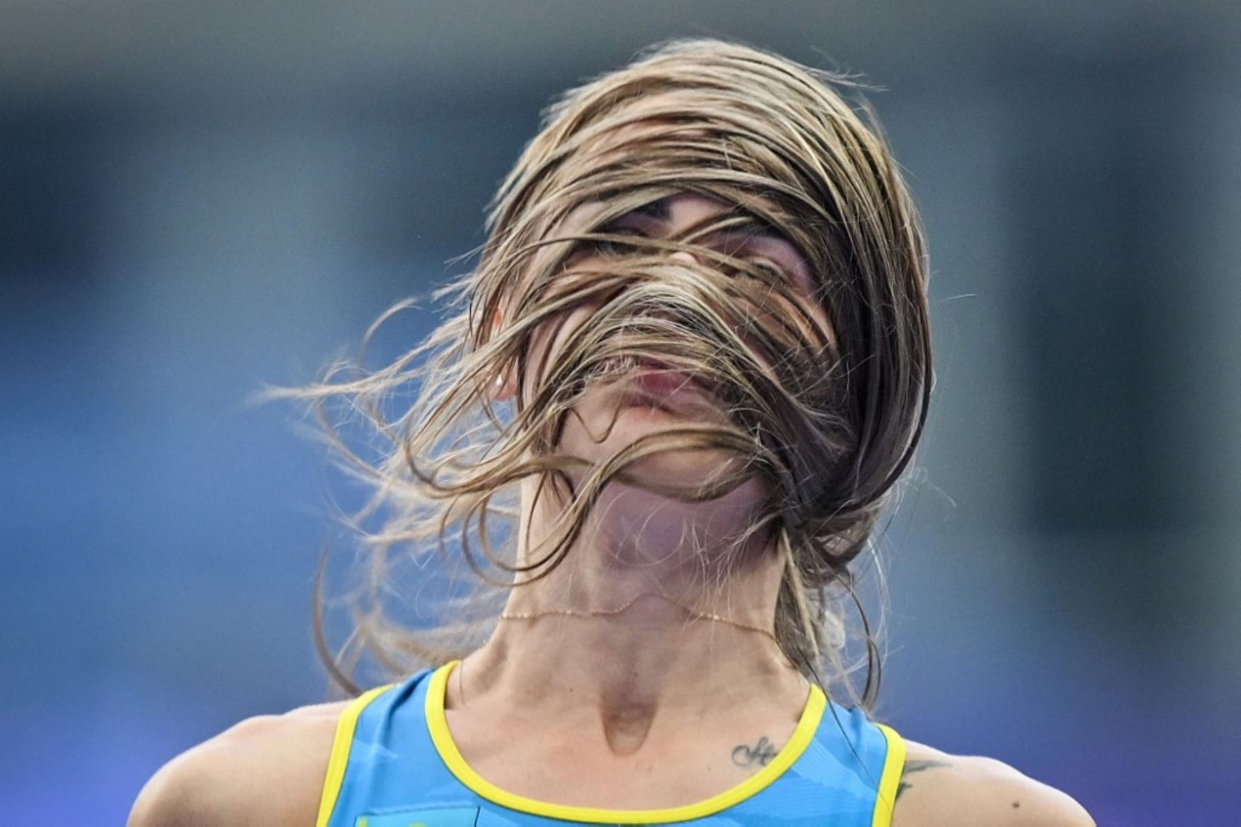 Nadezhda Dubovitskaya de Kazajstán compite en la clasificación de salto de altura femenino de atletismo en los Juegos Olímpicos de París 2024 en el Stade de France en Saint-Denis, al norte de París, el 2 de agosto de 2024. Foto: AFP