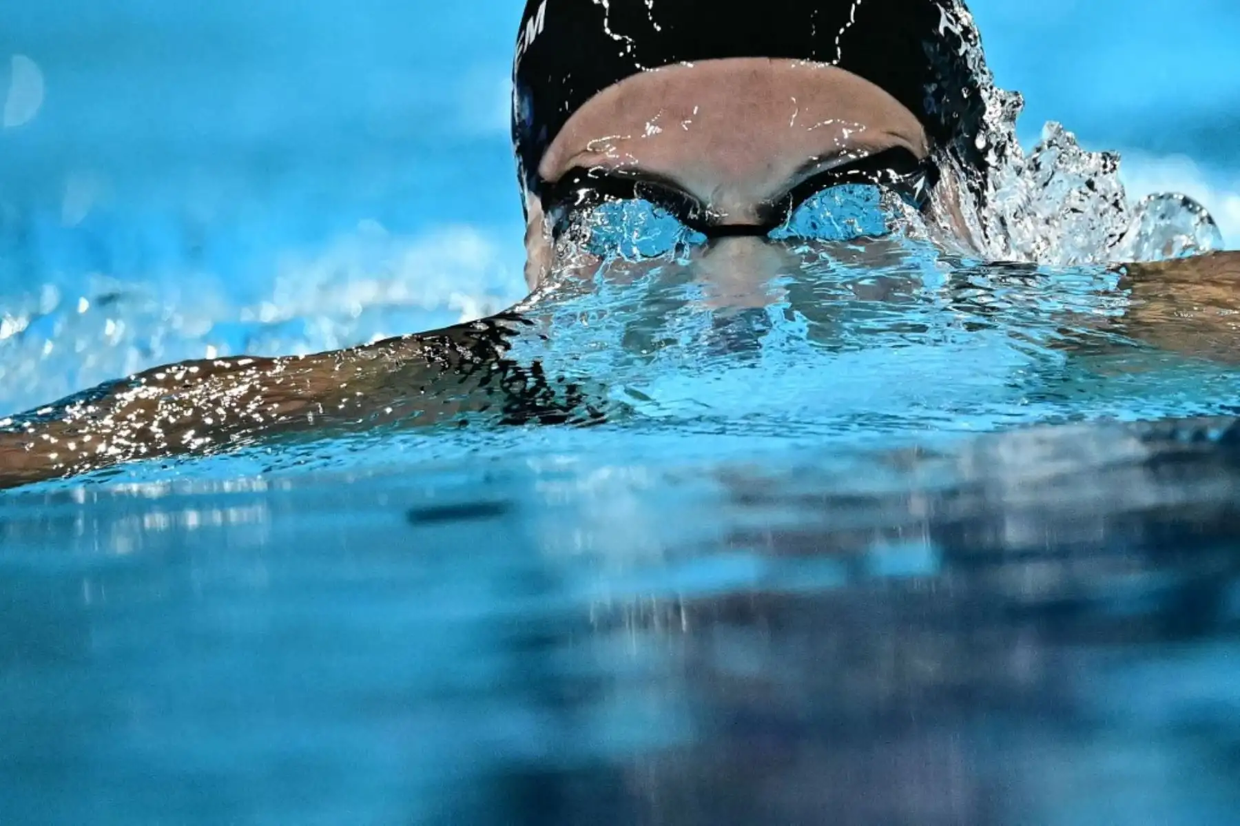 La canadiense Sydney Pickrem compite en una serie de la prueba de natación combinada individual femenina de 200 metros durante los Juegos Olímpicos de París 2024 en el Paris La Defense Arena en Nanterre, al oeste de París, el 2 de agosto de 2024. Foto: AFP