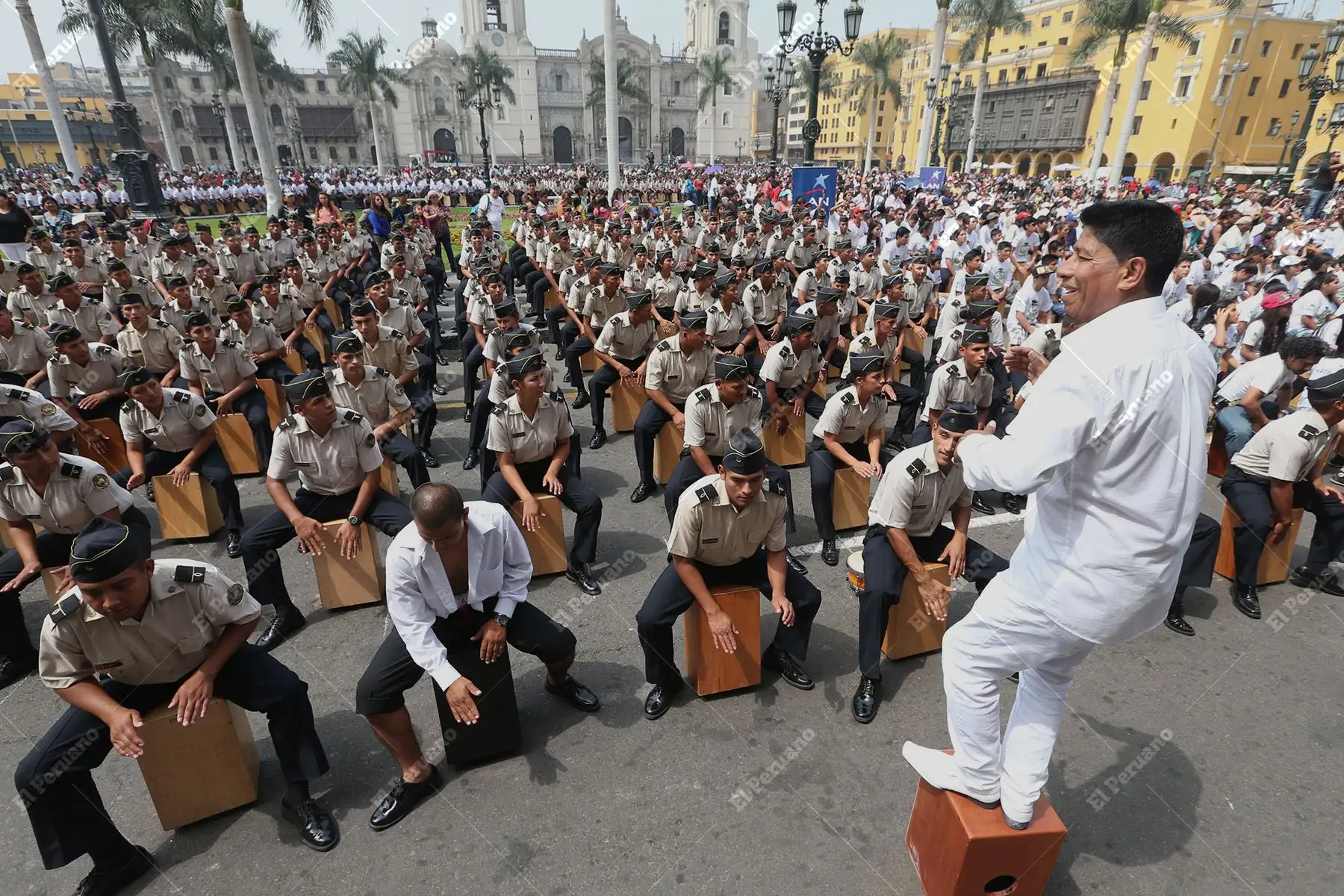 Lima - 25 abril 2015 /  Festival Internacional del Cajón Peruano en busca de nuevo Récord Guinness. Foto:  Diario Oficial El Peruano / Vidal Tarqui