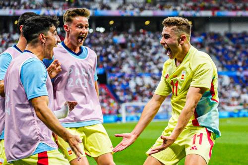 Fermín López celebrando el gol marcado con España.