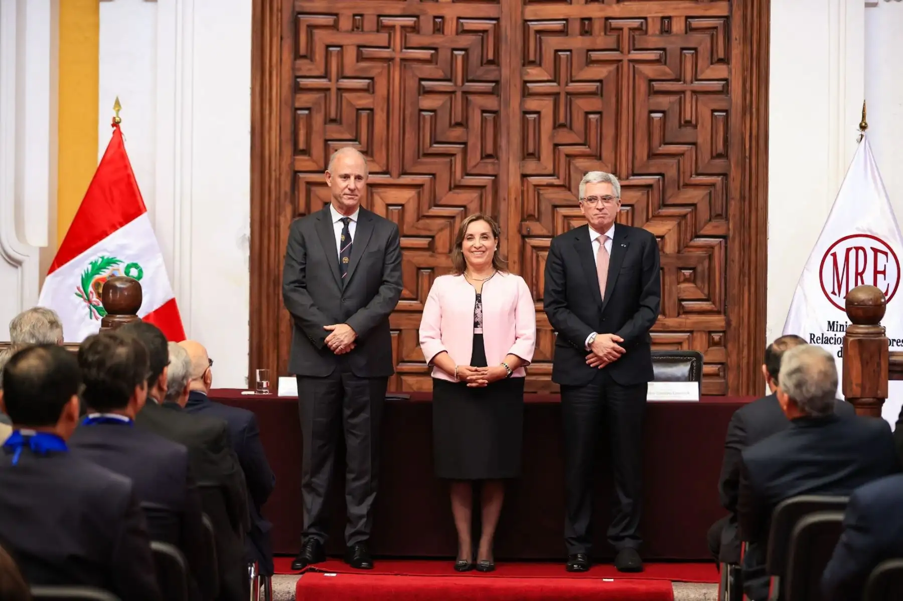 La presidenta de la república, Dina Boluarte Zegarra, participa en la ceremonia por el 203.° aniversario del Ministerio de Relaciones Exteriores y por el Día del Diplomático. Foto: ANDINA/  Prensa Presidencia