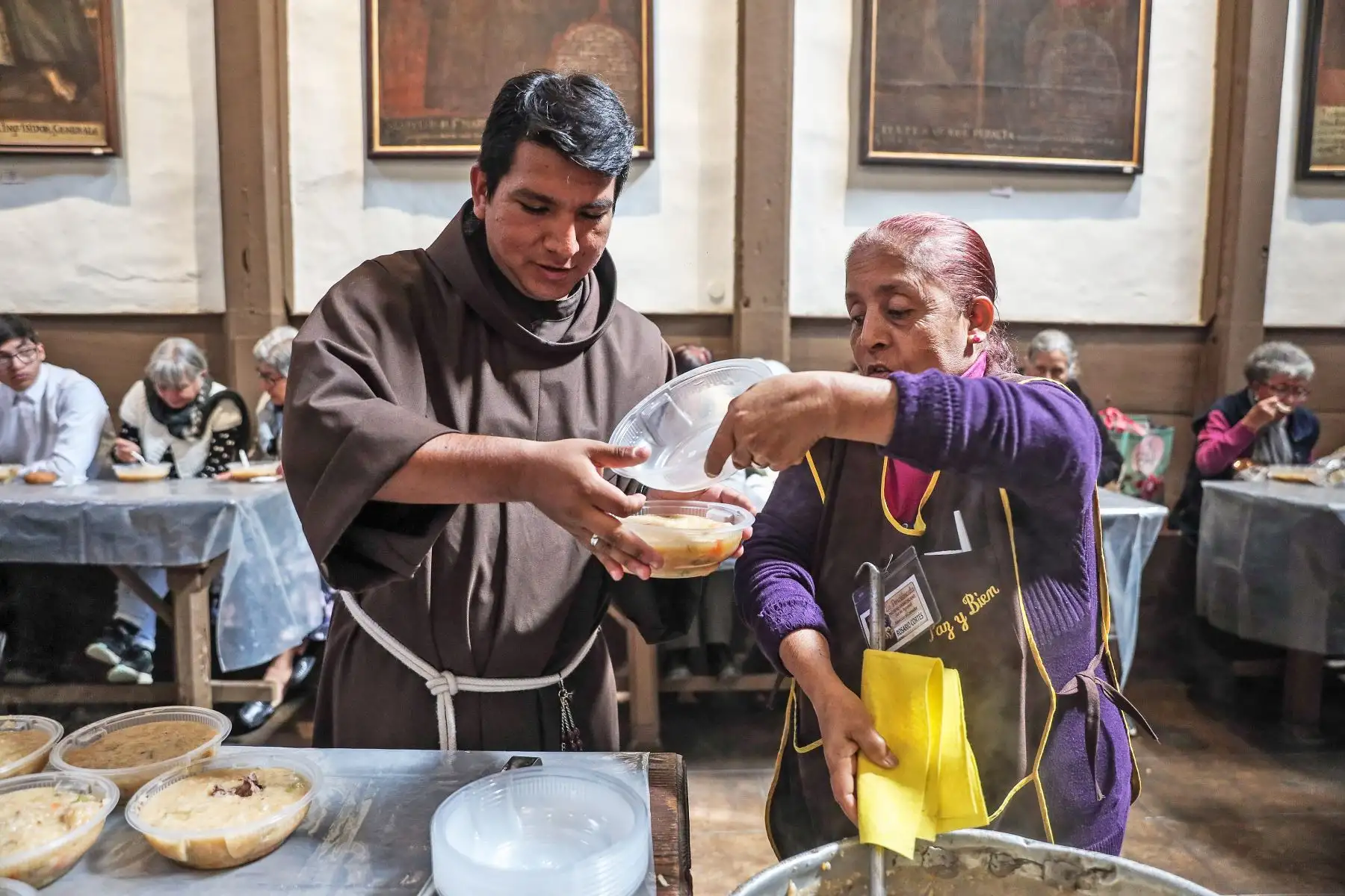 Preparativos del famoso “puchero franciscano” por la “Fiesta del perdón” en el Convento de Los Descalzos en el Rímac. Foto: ANDINA/Connie Calderon