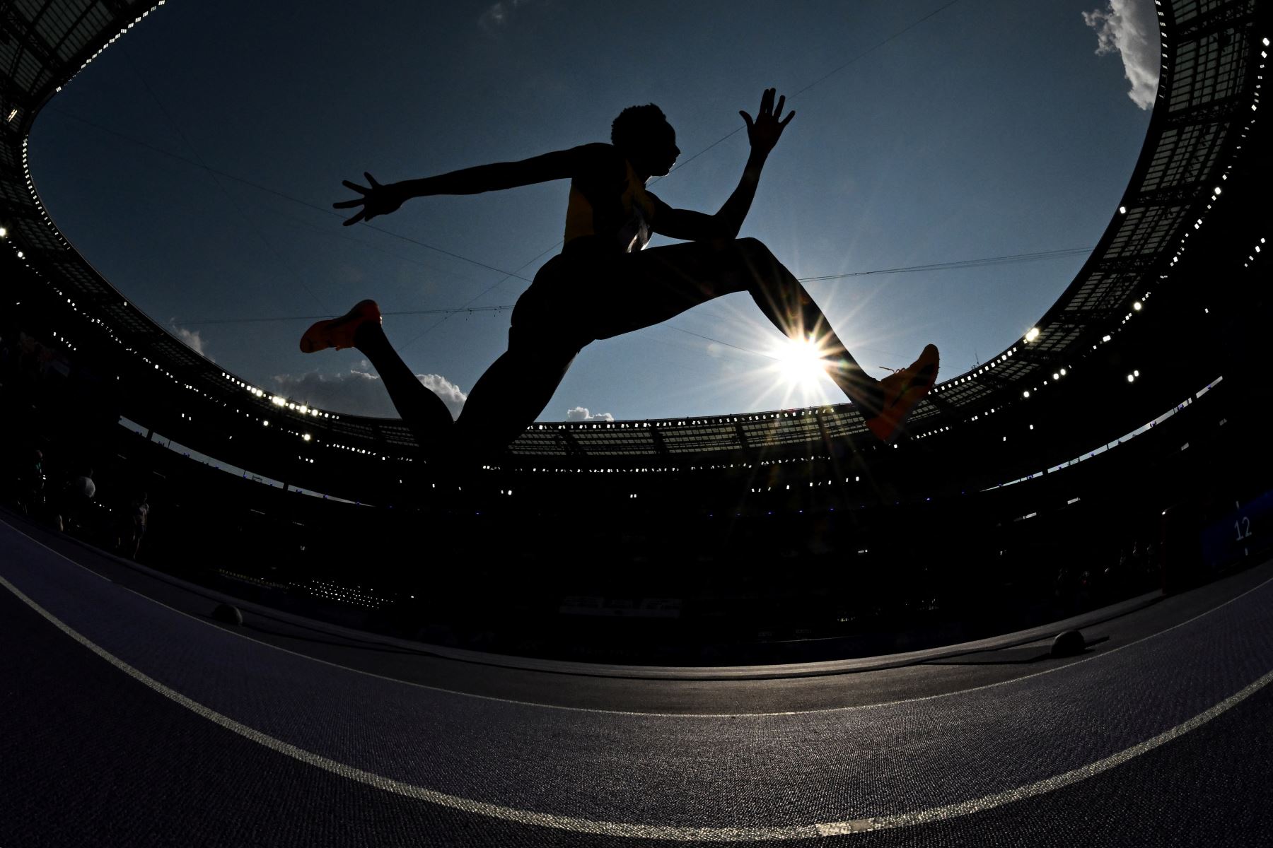 Shanieka Ricketts de Jamaica en la clasificación de triple salto femenino de la prueba de atletismo de los Juegos Olímpicos de París 2024. AFP