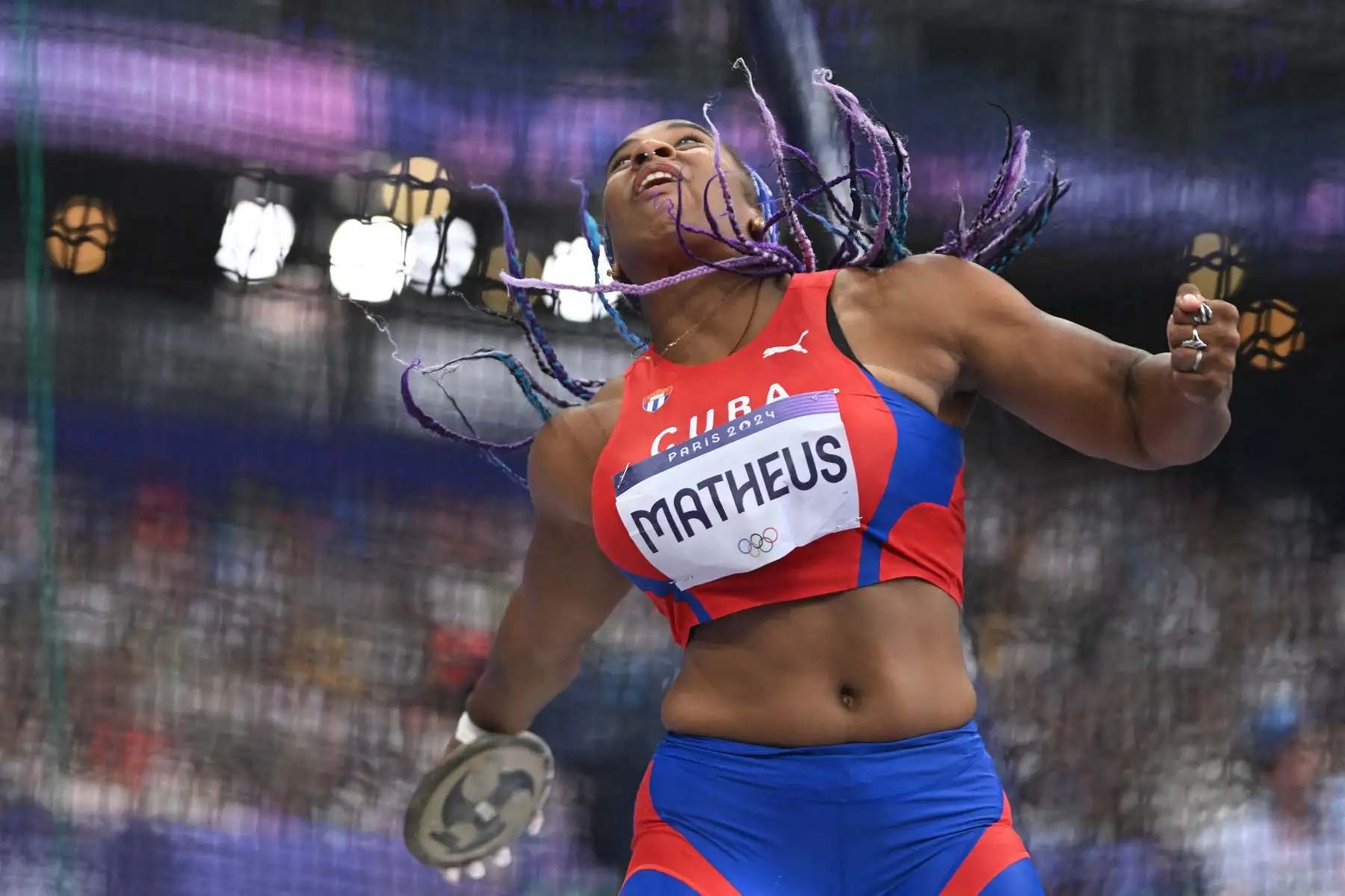 La cubana Melany Del Pilar Matheus compite en la clasificación femenina de lanzamiento de disco de la cita de atletismo de los Juegos Olímpicos de París 2024. AFP