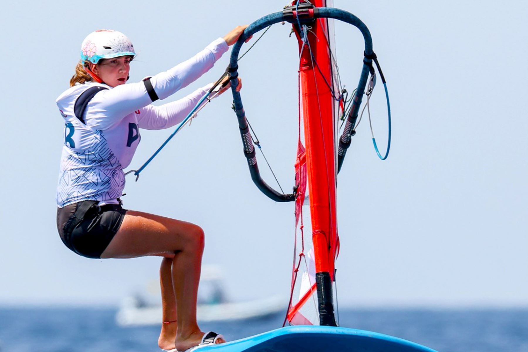 María Belén Bazo, velerista del Programa París 2024 del IPD, fue tercera en la semifinal de windsurf femenino y culminó su participación en los Juegos Olímpicos, asegurando el tercer diploma olímpico para nuestro país.