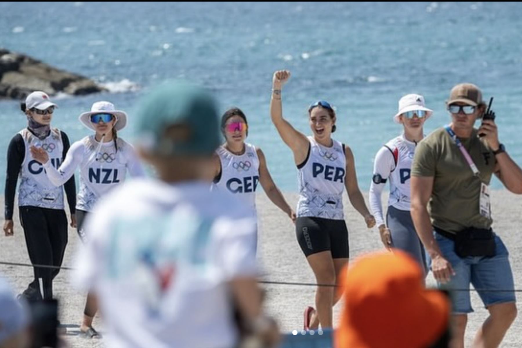 La velerista del Programa París 2024 del IPD se ubicó en segundo lugar en los cuartos de final de windsurf femenino y está entre las 5 mejores de los Juegos Olímpicos.