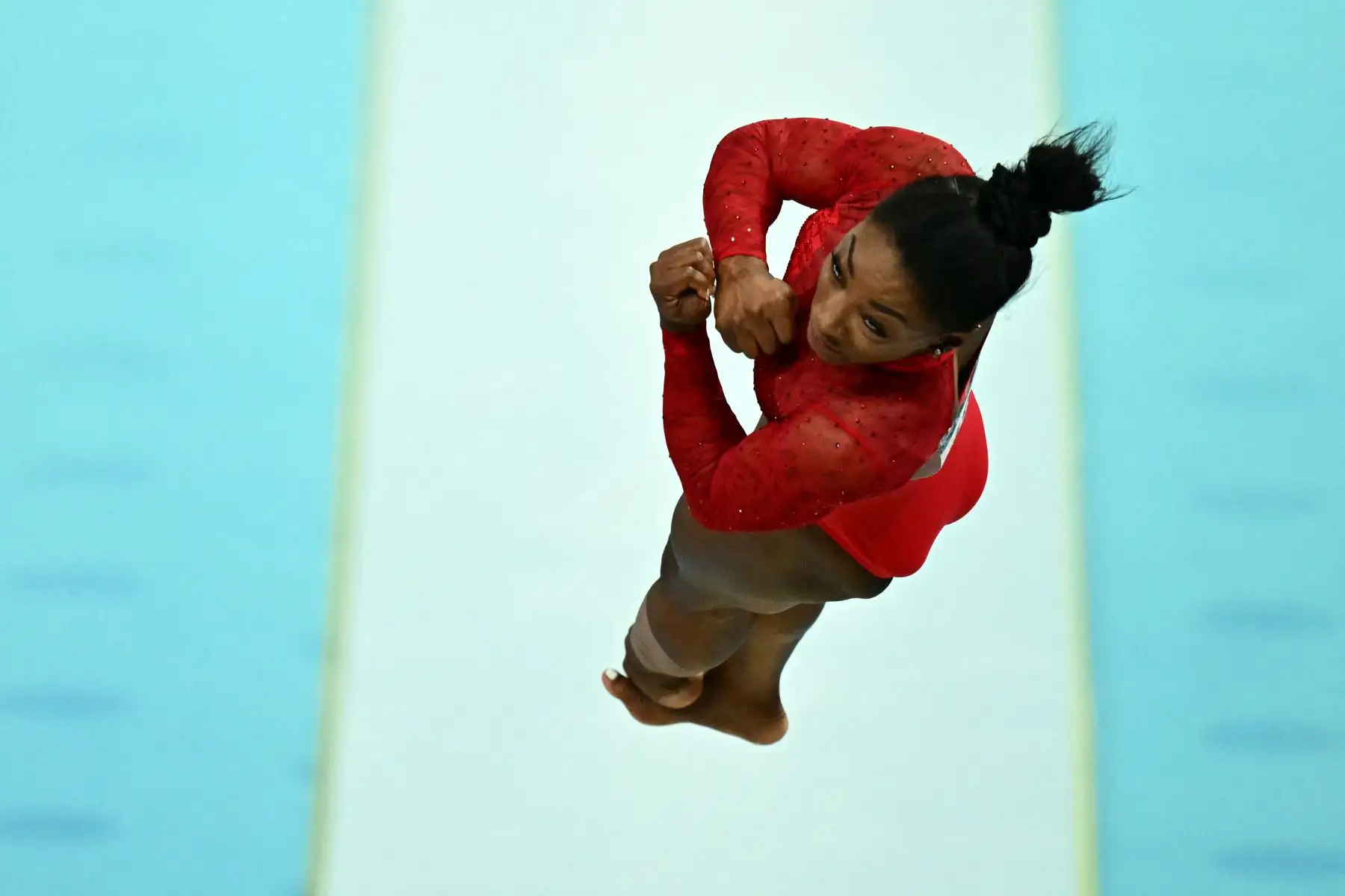 La estadounidense Simone Biles compite en la final de salto de gimnasia artística femenina durante los Juegos Olímpicos de París 2024. AFP