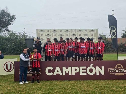 El presidente del Congreso, Eduardo Salhuana,  saludó el campeonato logrado por el equipo de fútbol del club Atlas de Puerto Maldonado,