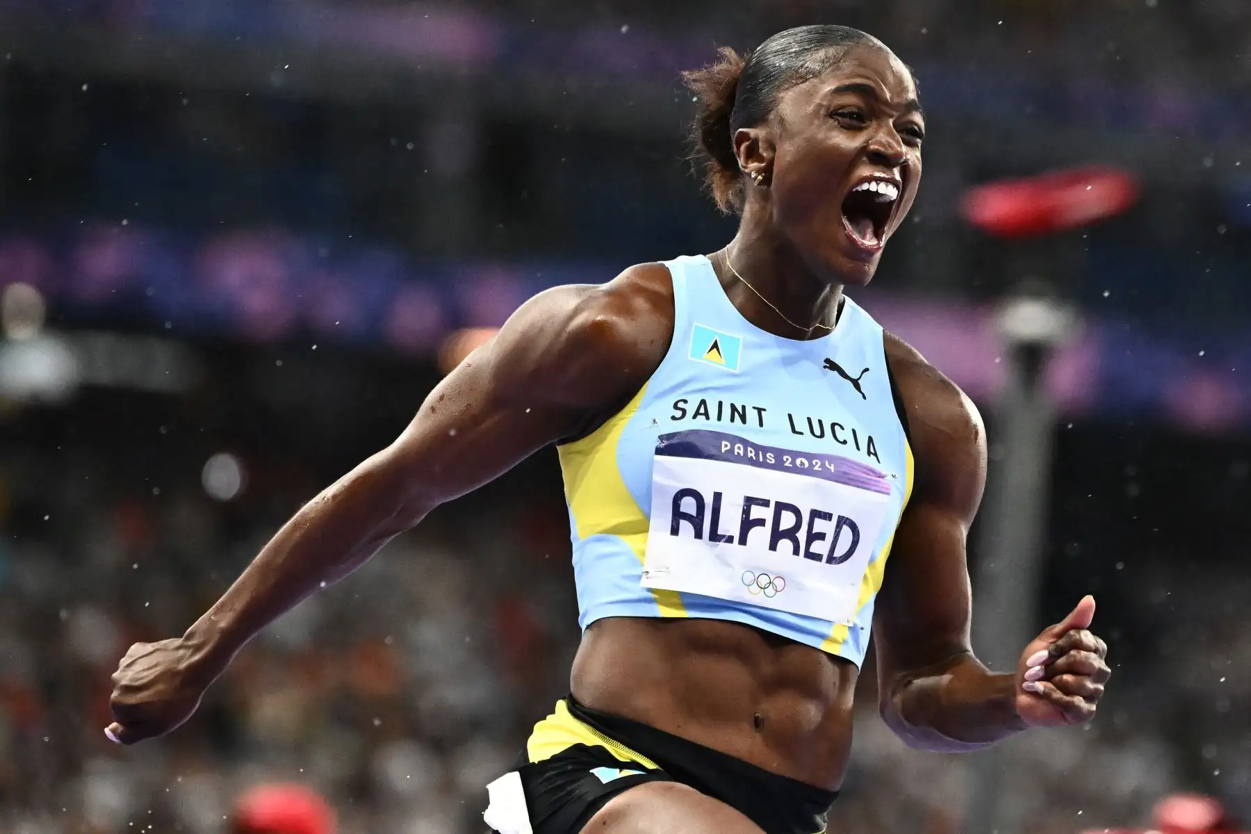 Julien Alfred, de Santa Lucía, celebra ganar la final femenina de 100 metros de la prueba de atletismo de los Juegos Olímpicos de París 2024.
Foto: AFP