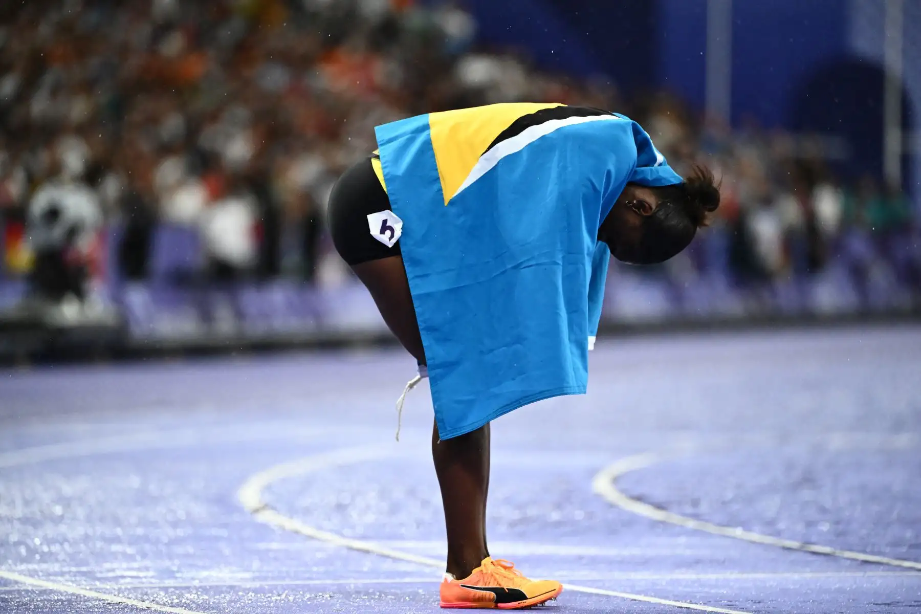 Julien Alfred, de Santa Lucía, celebra ganar la final femenina de 100 metros de la prueba de atletismo de los Juegos Olímpicos de París 2024.
Foto: AFP