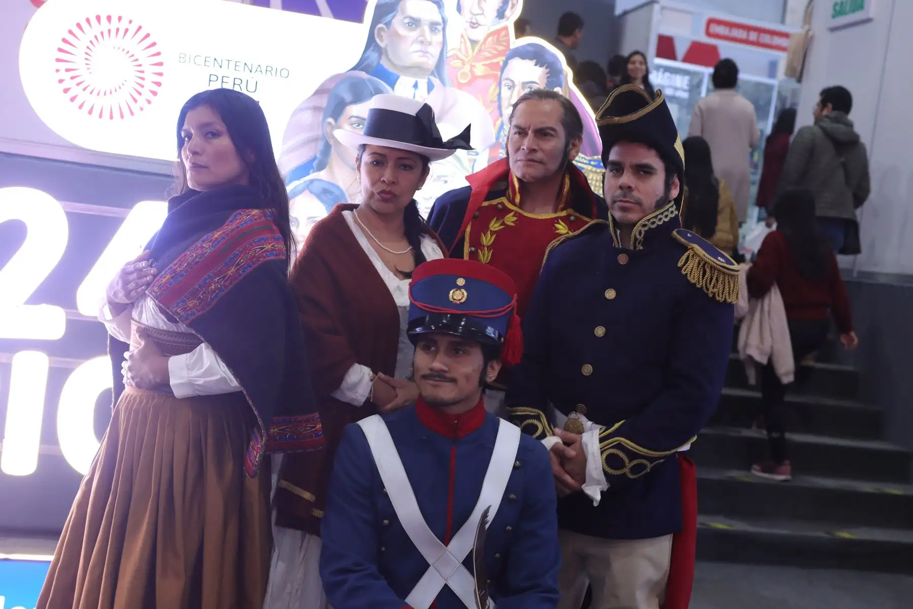 Gran cantidad de visitantes tuvo el último sábado de la Feria Internacional del Libro de Lima.Ofertas en la venta de libros y selfies con personajes populares es lo que primó en esta ocasión.Foto: ANDINA / Lino Chipana.