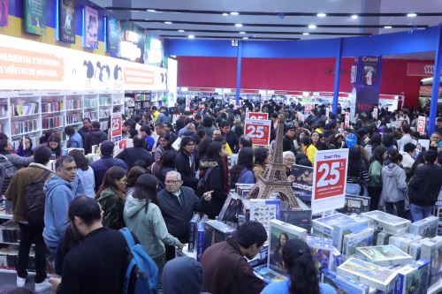 Gran cantidad de visitantes  en la Feria Internacional del Libro de Lima