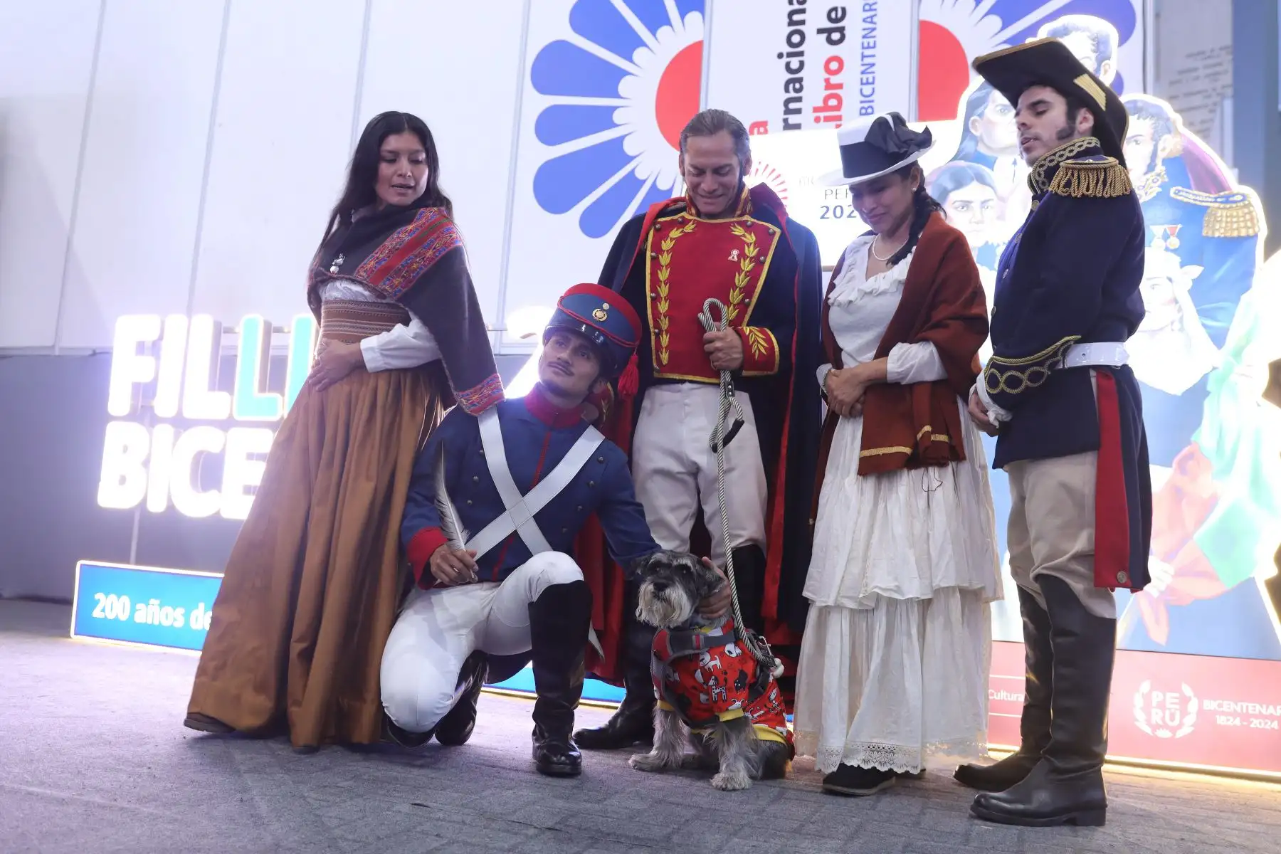 Gran cantidad de visitantes tuvo el último sábado de la Feria Internacional del Libro de Lima.Ofertas en la venta de libros y selfies con personajes populares es lo que primó en esta ocasión.Foto: ANDINA / Lino Chipana.