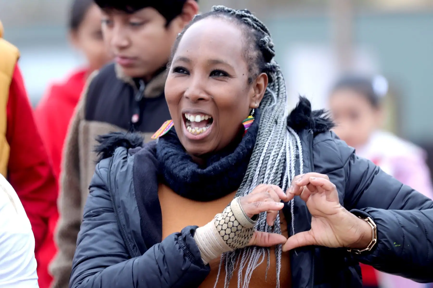 En el marco de las celebraciones por el ‘Día del Cajón Peruano’, la ministra de Cultura, 
Leslie Urteaga, entregó la distinción de Personalidad Meritoria de la Cultura a Rocío Graciela Nicasio Abán y Medalla de Honor, póstuma, a Rafael Santa Cruz, portadores de estos saberes.
Foto: ANDINA / Lino Chipana.