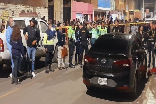 Los agentes buscan, además, cámaras de seguridad para determinar la identidad de los delincuentes que habrían actuado con gorras y capuchas, sin robarle nada a la víctima.