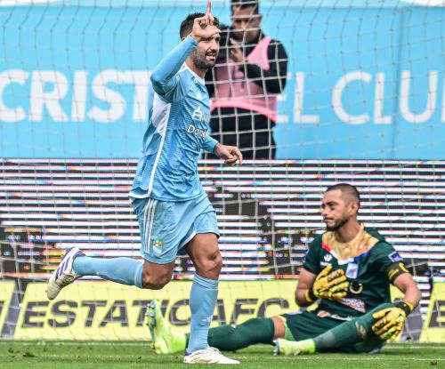 Martín Cauteruccio volvió a imponer su olfato goleador ante el Mannucci