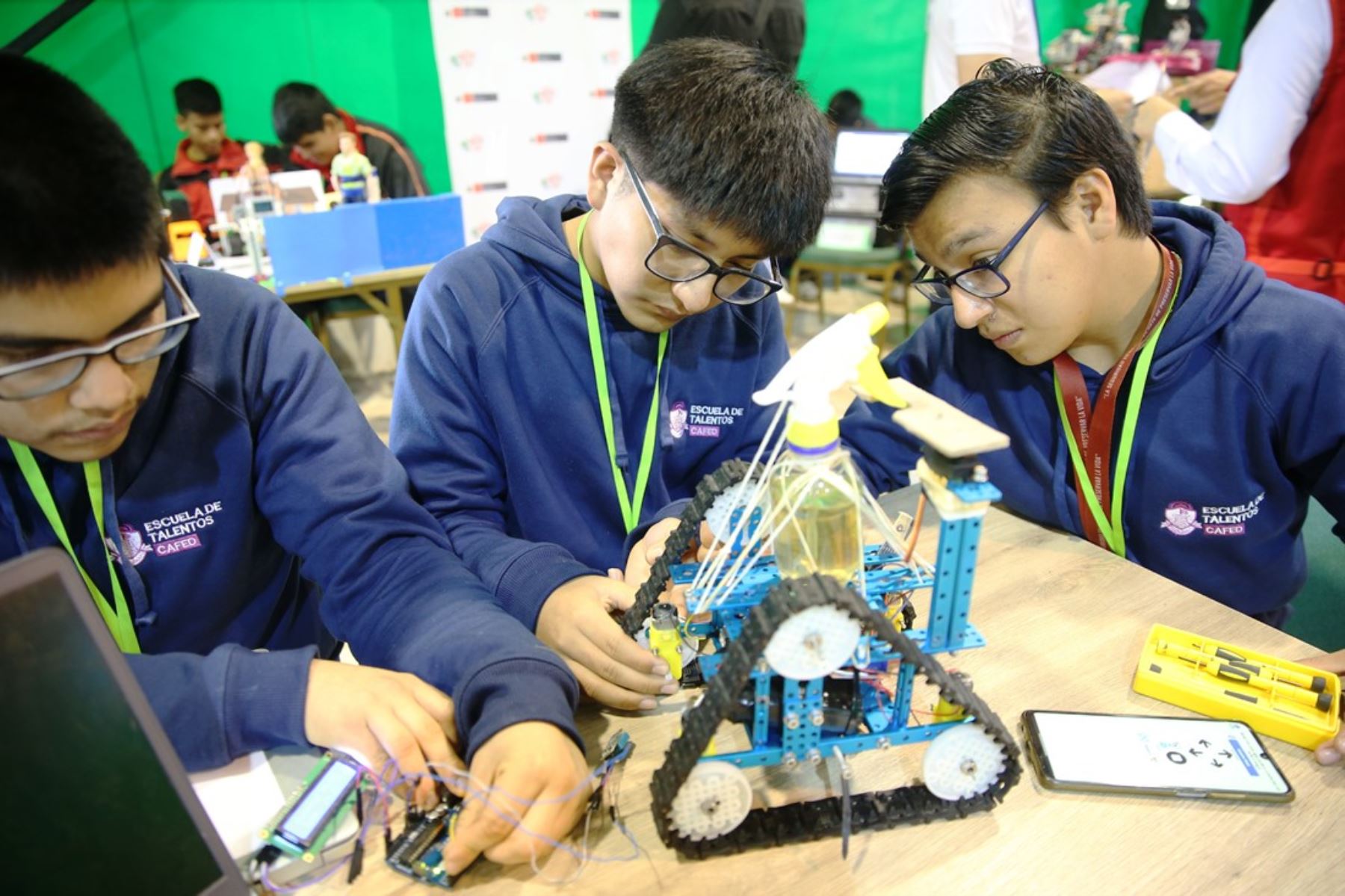 Ministro de Educación: “Minedu promueve democratizar la ciencia”. Fue durante Hackathon en Robótica Educativa y Tecnologías Digitales, Edición Bicentenario que se realizó en Huampaní. Foto: ANDINA/Difusión.