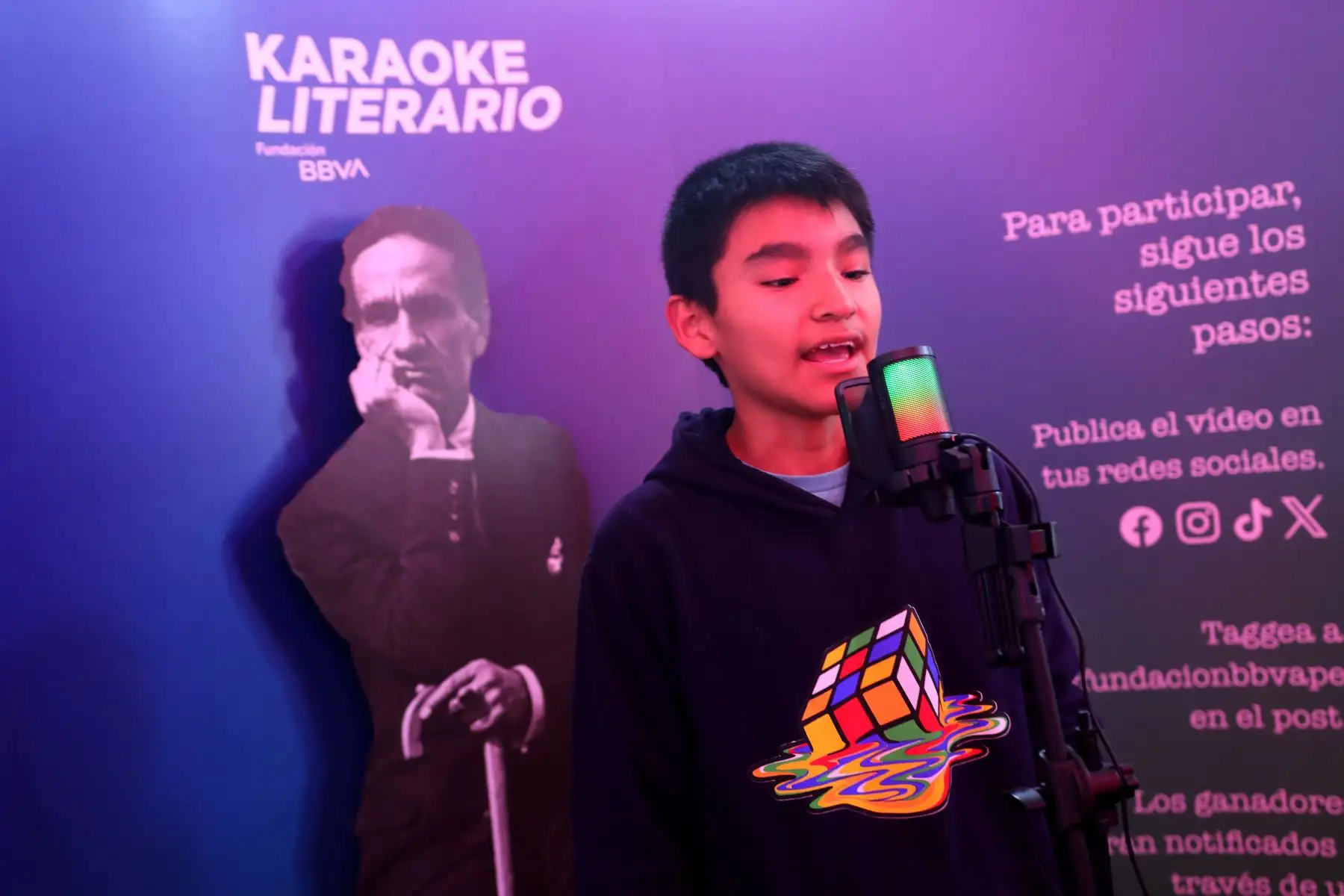 Público disfruta del Karaoke Literario en la Feria Internacional del Libro. Foto: ANDINA / Lino Chipana.