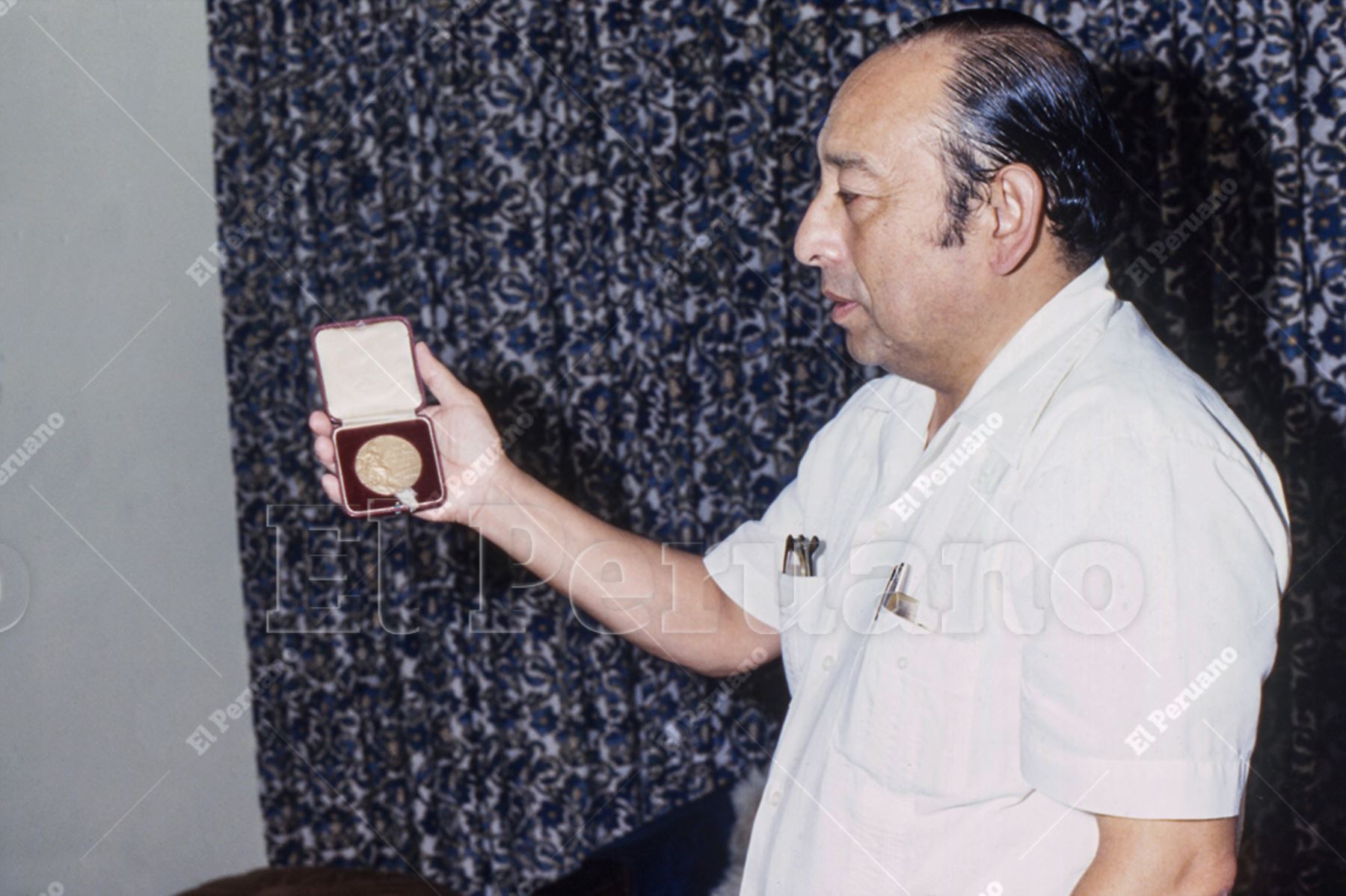 Lima - 16 febrero 1980 / Edwin Vásquez Cam, campeón olímpico de tiro en Londres 48, en la prueba realizada el 2 de agosto de 1948, en el polígono militar de Bisley Camp. Foto: Archivo Histórico de El Peruano / Virgilio Molero