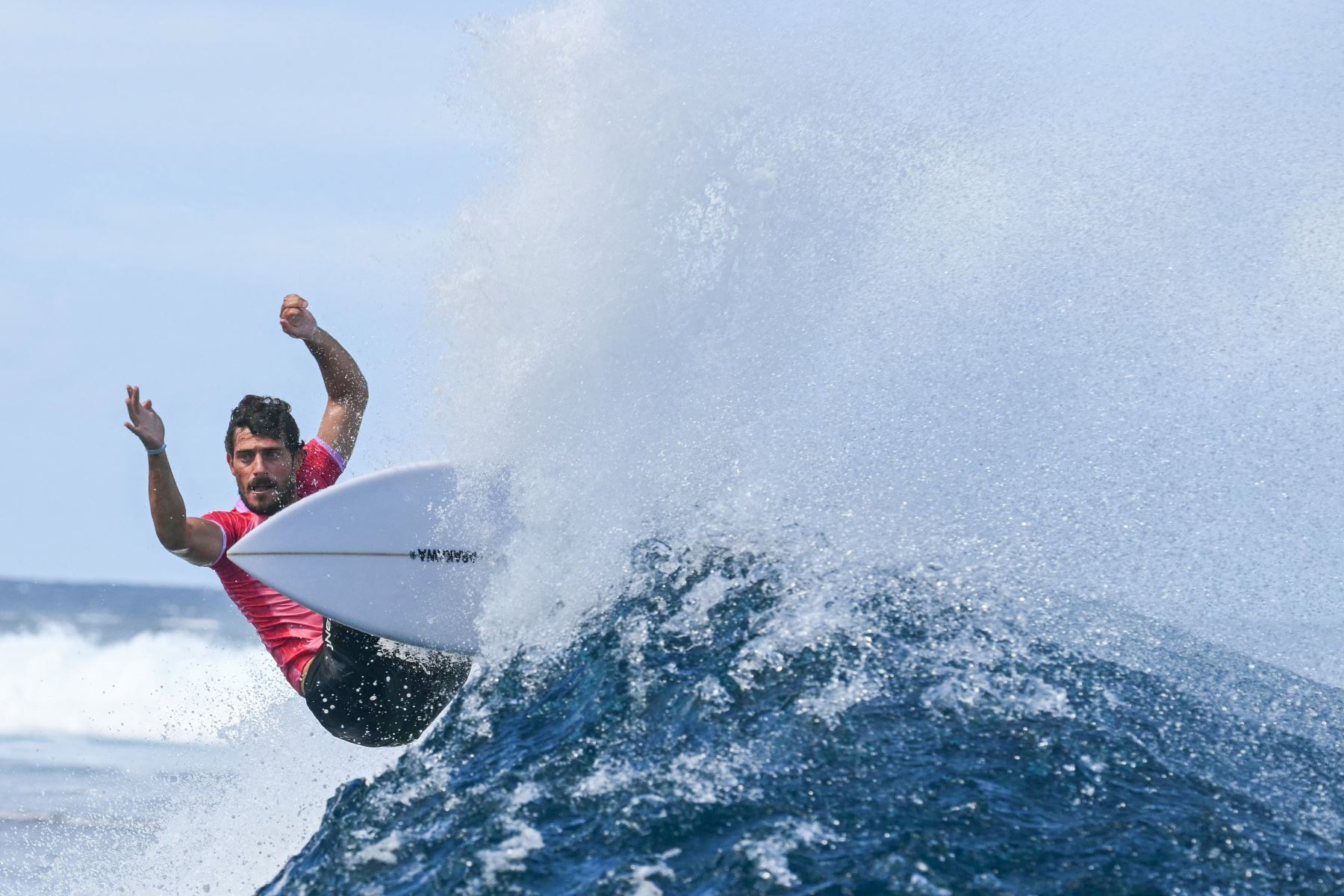 El peruano Alonso Correa participó en las semifinales masculinas de surf, durante los Juegos Olímpicos París 2024, en Teahupo